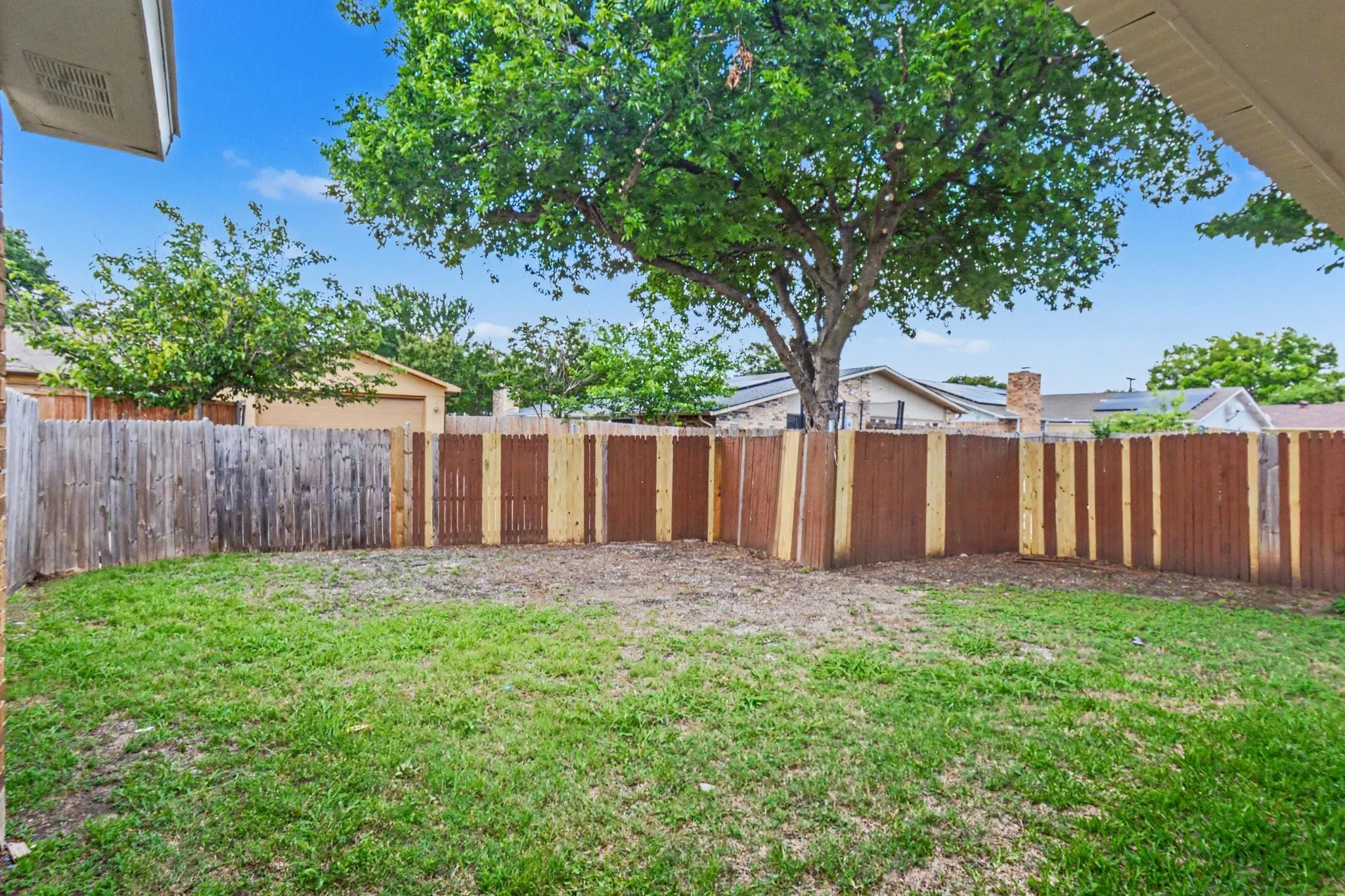 Single Family Residence For Sale in Collin County , 1205 Crestwood Court, Allen, Texas 75002, 4 Bedroom, 2 Bathroom, 2 Garage spaces, 2,090 Sqft, built in 1981, mls#21298985, Real Estate Agent in Allen, Homes For Sale in Collin county, Homes For Sale in Allen, Realtor in Allen Texas, Real Estate Brokerage Independent Realty Texas, Luminita Cordes Realtor