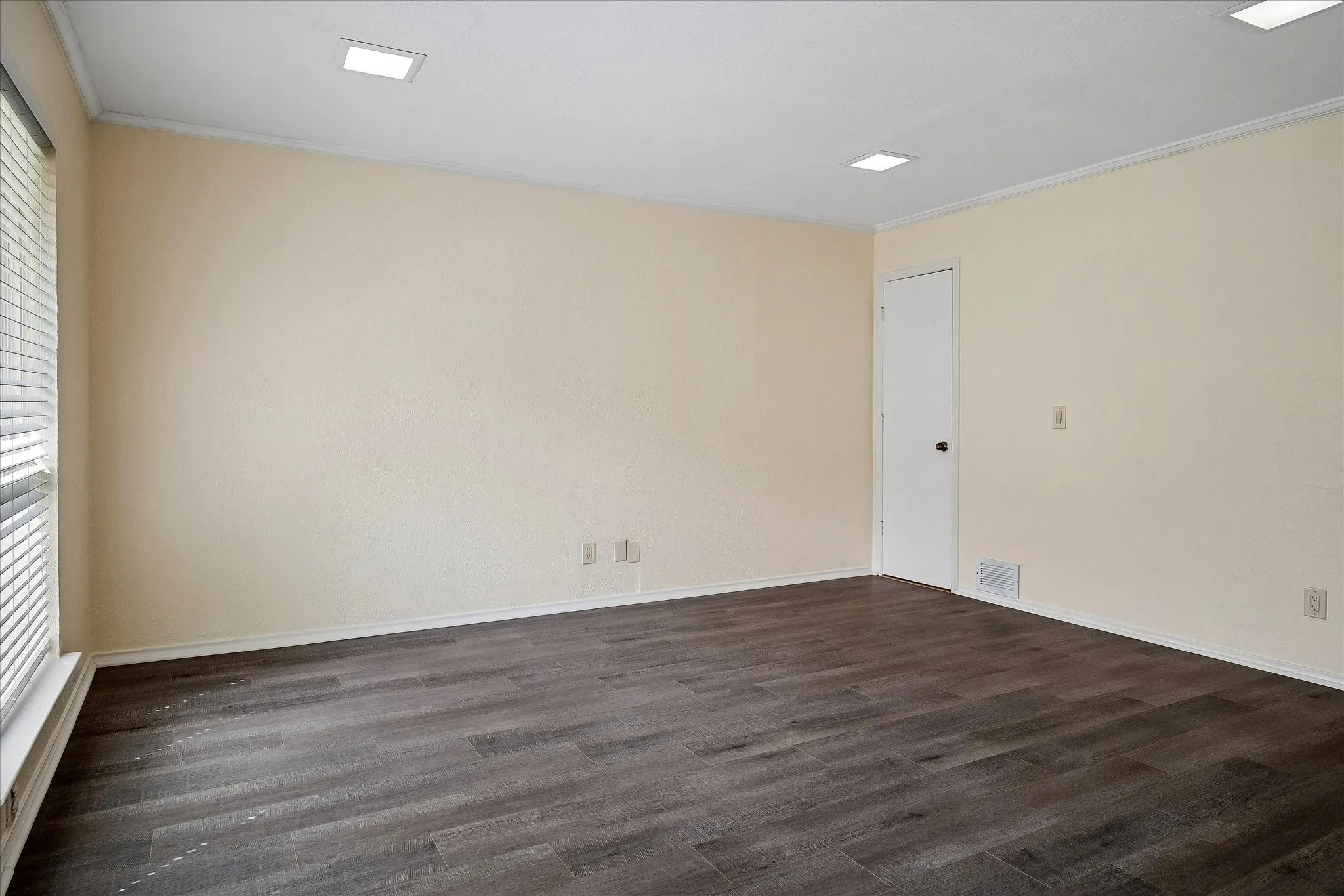 Single Family Residence For Sale in Dallas County , 6611 Fernshaw Drive, Dallas, Texas 75248, 4 Bedroom, 2 Bathroom, 2 Garage spaces, 2,268 Sqft, built in 1977, mls#21291592, Real Estate Agent in Dallas, Homes For Sale in Dallas county, Homes For Sale in Dallas, Realtor in Dallas Texas, Real Estate Brokerage Independent Realty Texas, Luminita Cordes Realtor