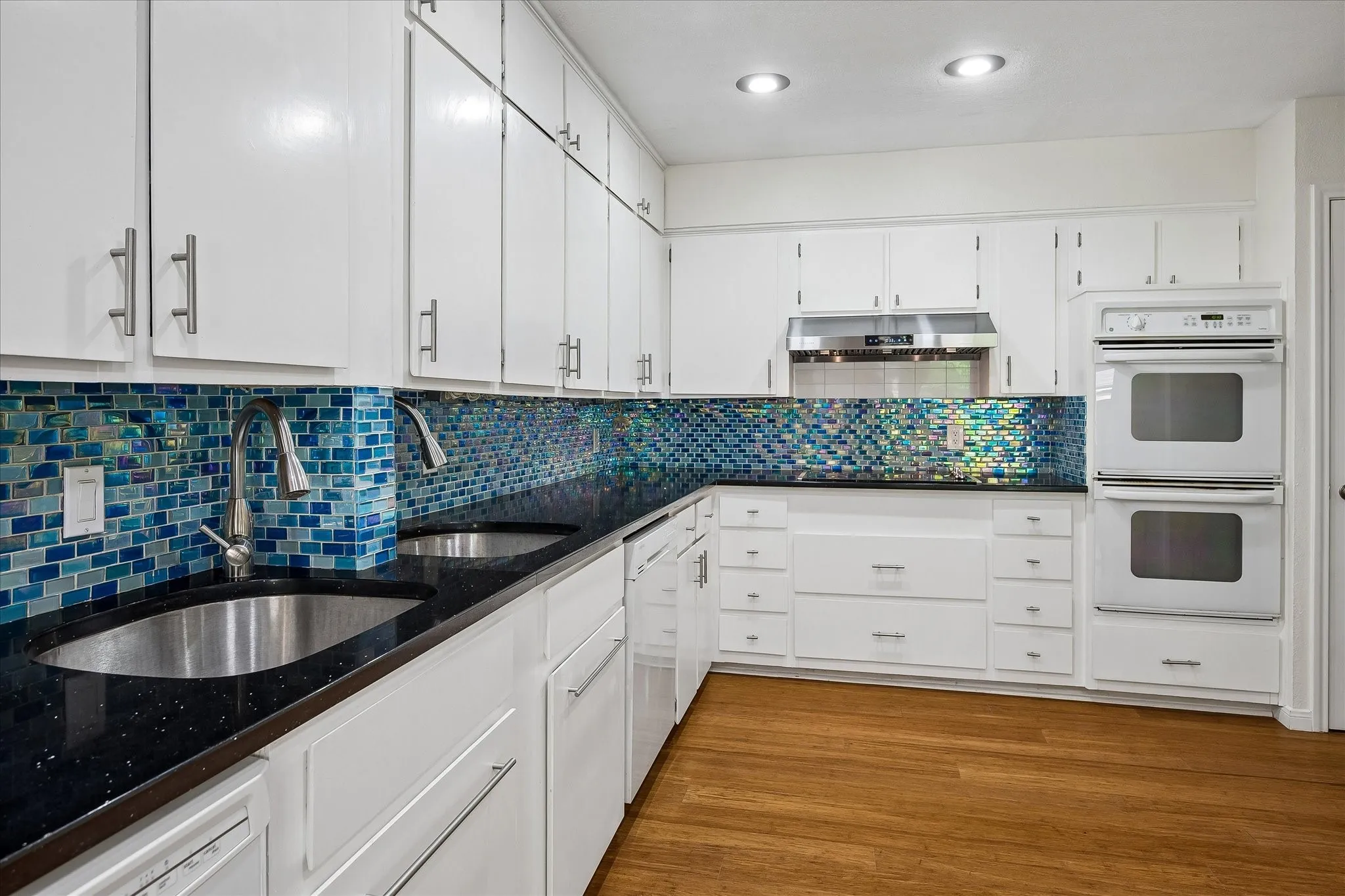 Single Family Residence For Sale in Dallas County , 6611 Fernshaw Drive, Dallas, Texas 75248, 4 Bedroom, 2 Bathroom, 2 Garage spaces, 2,268 Sqft, built in 1977, mls#21291592, Real Estate Agent in Dallas, Homes For Sale in Dallas county, Homes For Sale in Dallas, Realtor in Dallas Texas, Real Estate Brokerage Independent Realty Texas, Luminita Cordes Realtor