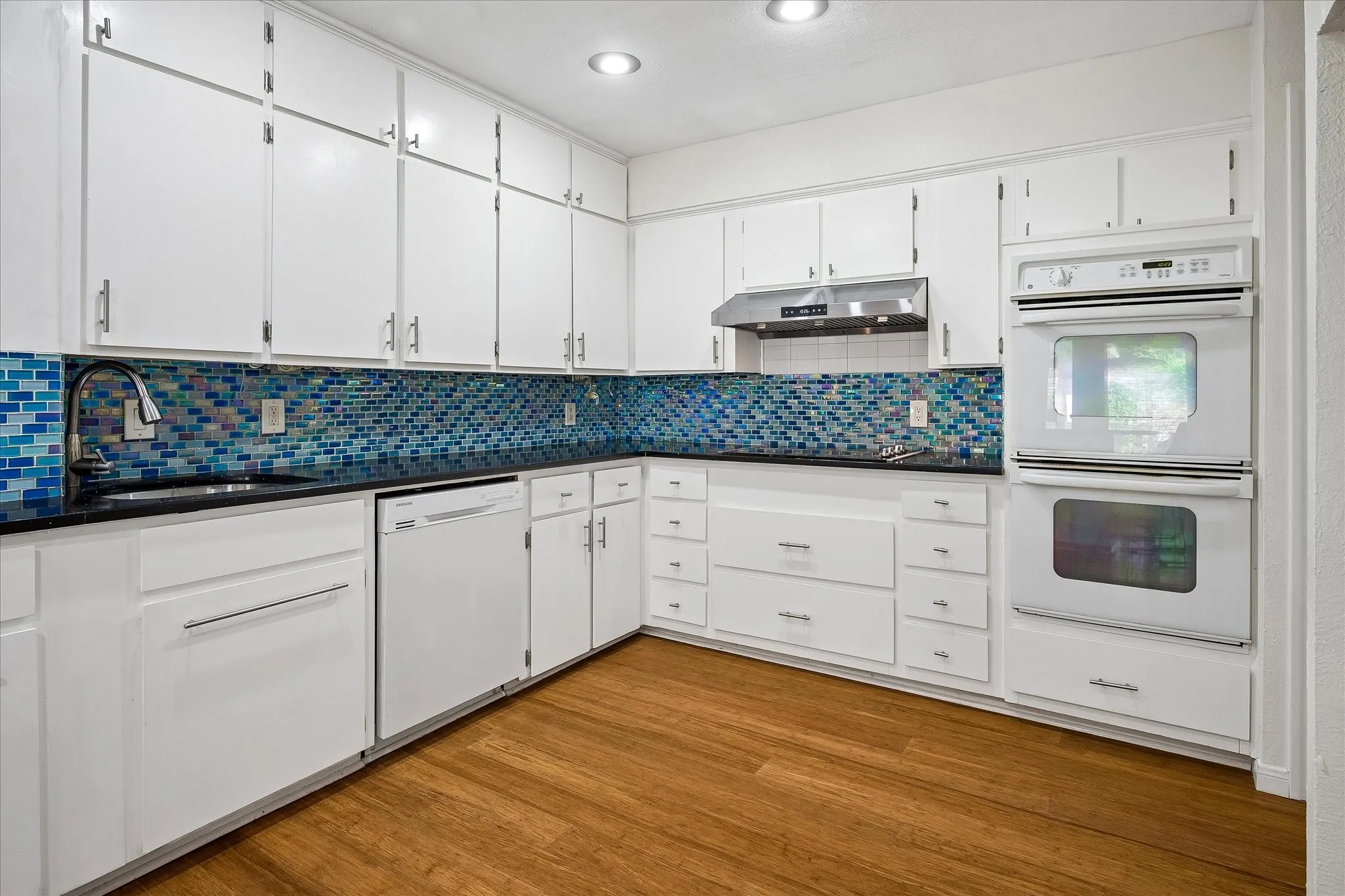 Single Family Residence For Sale in Dallas County , 6611 Fernshaw Drive, Dallas, Texas 75248, 4 Bedroom, 2 Bathroom, 2 Garage spaces, 2,268 Sqft, built in 1977, mls#21291592, Real Estate Agent in Dallas, Homes For Sale in Dallas county, Homes For Sale in Dallas, Realtor in Dallas Texas, Real Estate Brokerage Independent Realty Texas, Luminita Cordes Realtor