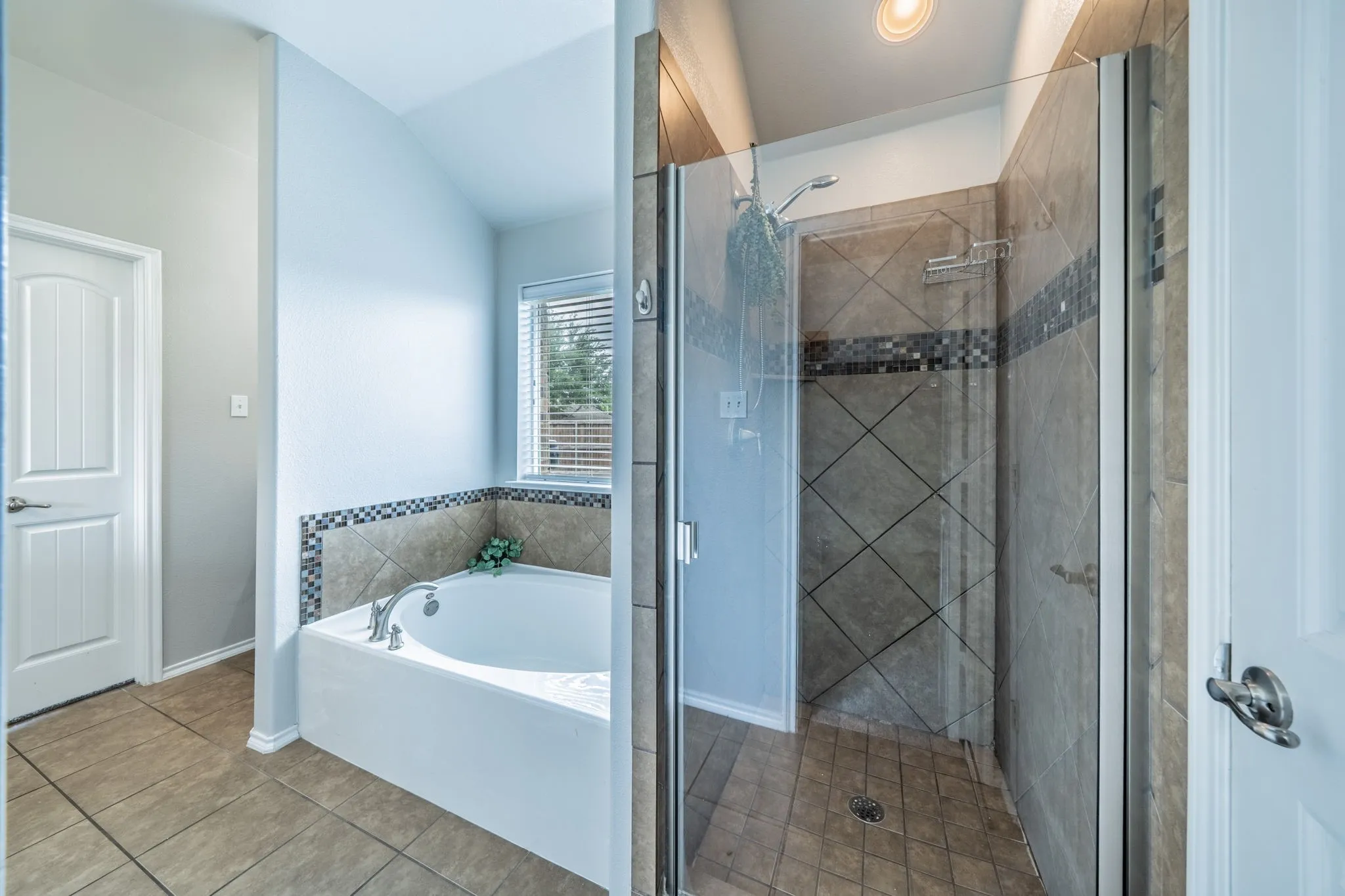 Single Family Residence For Sale in Rockwall County , 1050 Hidden Lakes Way, Rockwall, Texas 75087, 4 Bedroom, 3 Bathroom, 2 Garage spaces, 2,825 Sqft, built in 2012, mls#21299126, Real Estate Agent in Rockwall, Homes For Sale in Rockwall county, Homes For Sale in Rockwall, Realtor in Rockwall Texas, Real Estate Brokerage Independent Realty Texas, Luminita Cordes Realtor
