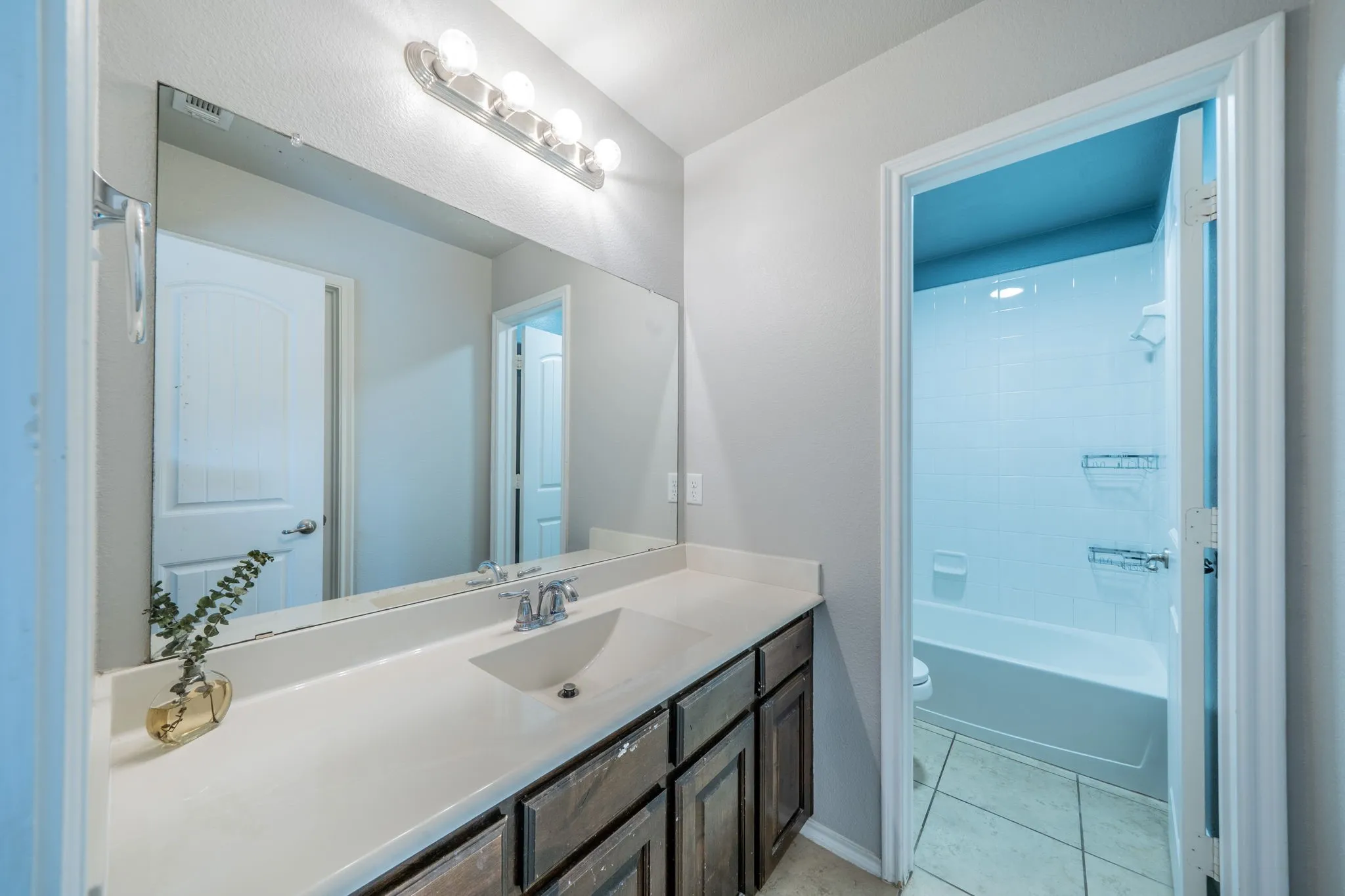Single Family Residence For Sale in Rockwall County , 1050 Hidden Lakes Way, Rockwall, Texas 75087, 4 Bedroom, 3 Bathroom, 2 Garage spaces, 2,825 Sqft, built in 2012, mls#21299126, Real Estate Agent in Rockwall, Homes For Sale in Rockwall county, Homes For Sale in Rockwall, Realtor in Rockwall Texas, Real Estate Brokerage Independent Realty Texas, Luminita Cordes Realtor