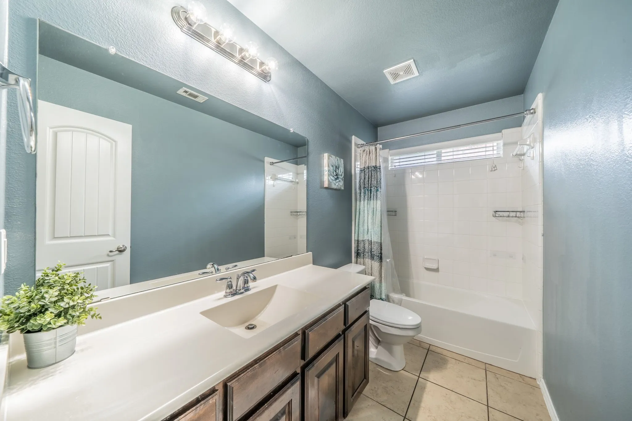 Single Family Residence For Sale in Rockwall County , 1050 Hidden Lakes Way, Rockwall, Texas 75087, 4 Bedroom, 3 Bathroom, 2 Garage spaces, 2,825 Sqft, built in 2012, mls#21299126, Real Estate Agent in Rockwall, Homes For Sale in Rockwall county, Homes For Sale in Rockwall, Realtor in Rockwall Texas, Real Estate Brokerage Independent Realty Texas, Luminita Cordes Realtor