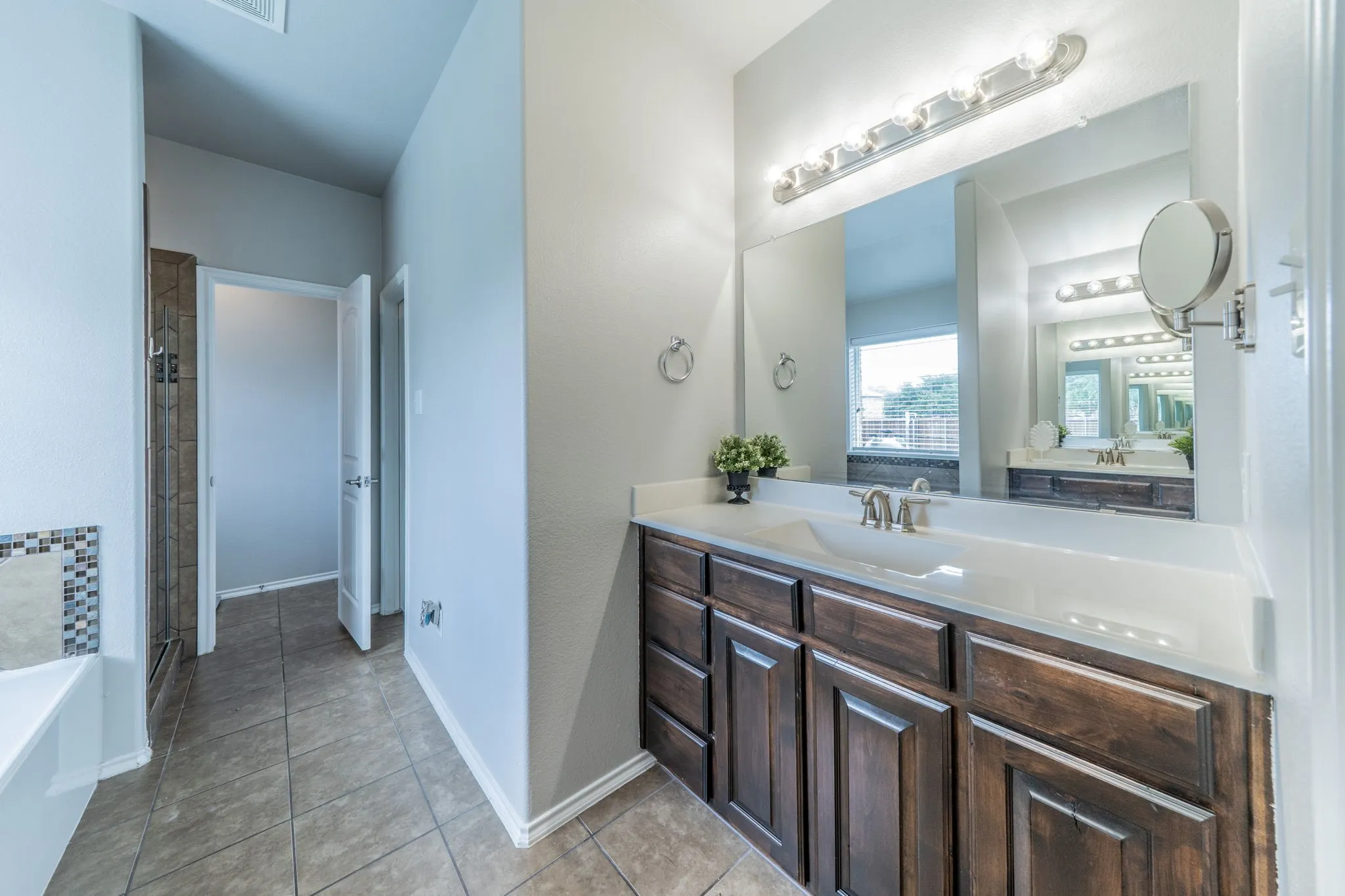 Single Family Residence For Sale in Rockwall County , 1050 Hidden Lakes Way, Rockwall, Texas 75087, 4 Bedroom, 3 Bathroom, 2 Garage spaces, 2,825 Sqft, built in 2012, mls#21299126, Real Estate Agent in Rockwall, Homes For Sale in Rockwall county, Homes For Sale in Rockwall, Realtor in Rockwall Texas, Real Estate Brokerage Independent Realty Texas, Luminita Cordes Realtor