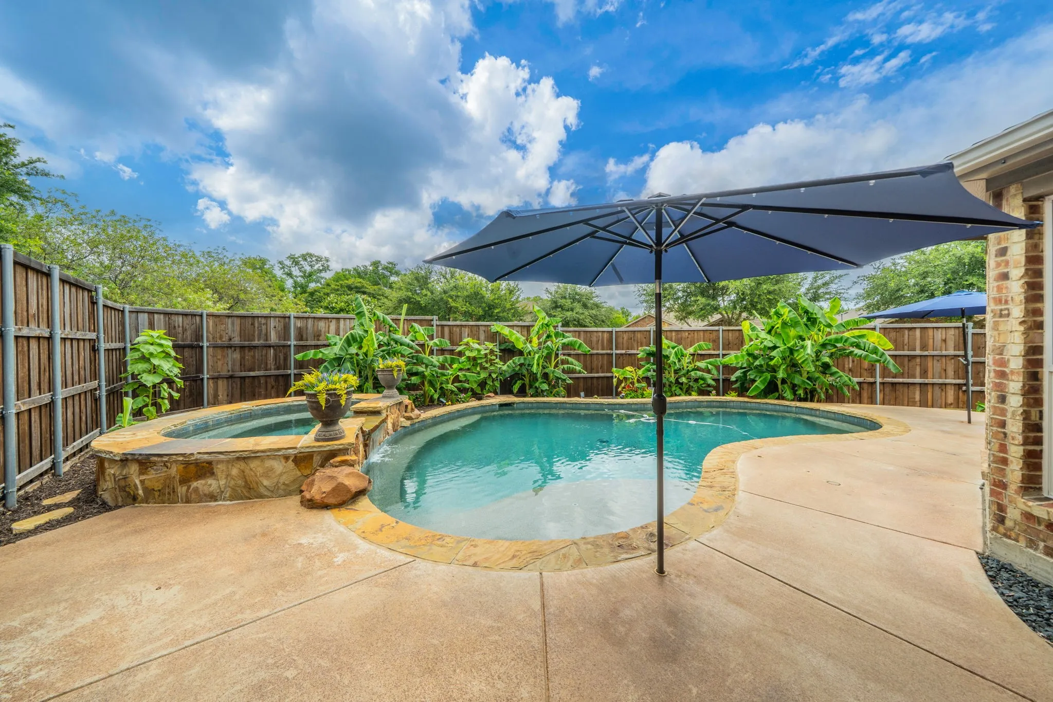 Single Family Residence For Sale in Rockwall County , 1050 Hidden Lakes Way, Rockwall, Texas 75087, 4 Bedroom, 3 Bathroom, 2 Garage spaces, 2,825 Sqft, built in 2012, mls#21299126, Real Estate Agent in Rockwall, Homes For Sale in Rockwall county, Homes For Sale in Rockwall, Realtor in Rockwall Texas, Real Estate Brokerage Independent Realty Texas, Luminita Cordes Realtor