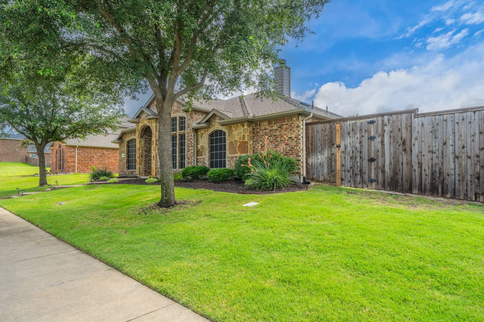 Single Family Residence For Sale in Rockwall County , 1050 Hidden Lakes Way, Rockwall, Texas 75087, 4 Bedroom, 3 Bathroom, 2 Garage spaces, 2,825 Sqft, built in 2012, mls#21299126, Real Estate Agent in Rockwall, Homes For Sale in Rockwall county, Homes For Sale in Rockwall, Realtor in Rockwall Texas, Real Estate Brokerage Independent Realty Texas, Luminita Cordes Realtor