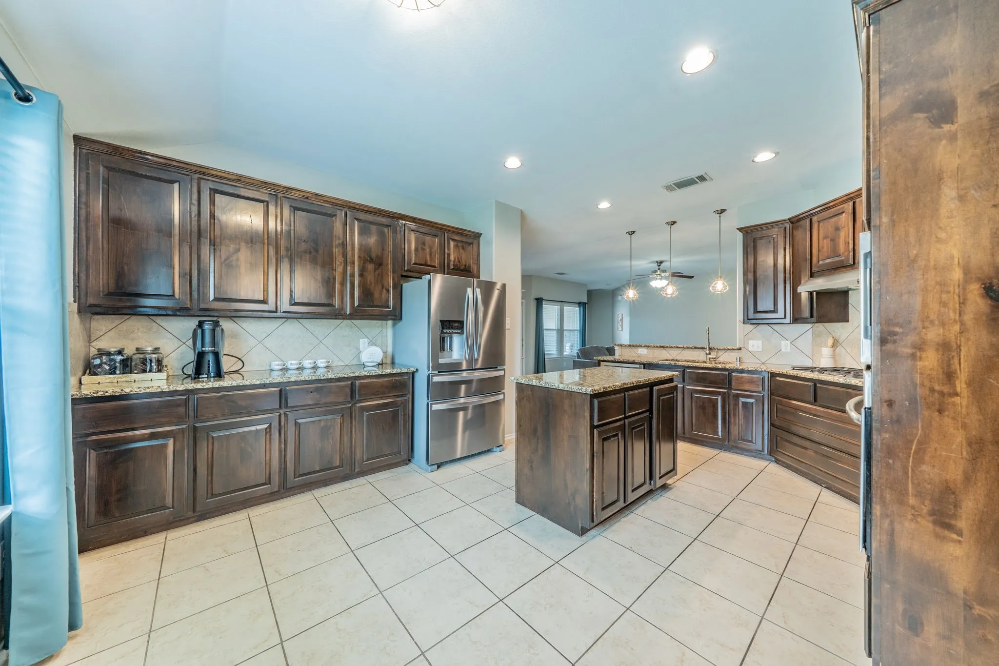 Single Family Residence For Sale in Rockwall County , 1050 Hidden Lakes Way, Rockwall, Texas 75087, 4 Bedroom, 3 Bathroom, 2 Garage spaces, 2,825 Sqft, built in 2012, mls#21299126, Real Estate Agent in Rockwall, Homes For Sale in Rockwall county, Homes For Sale in Rockwall, Realtor in Rockwall Texas, Real Estate Brokerage Independent Realty Texas, Luminita Cordes Realtor