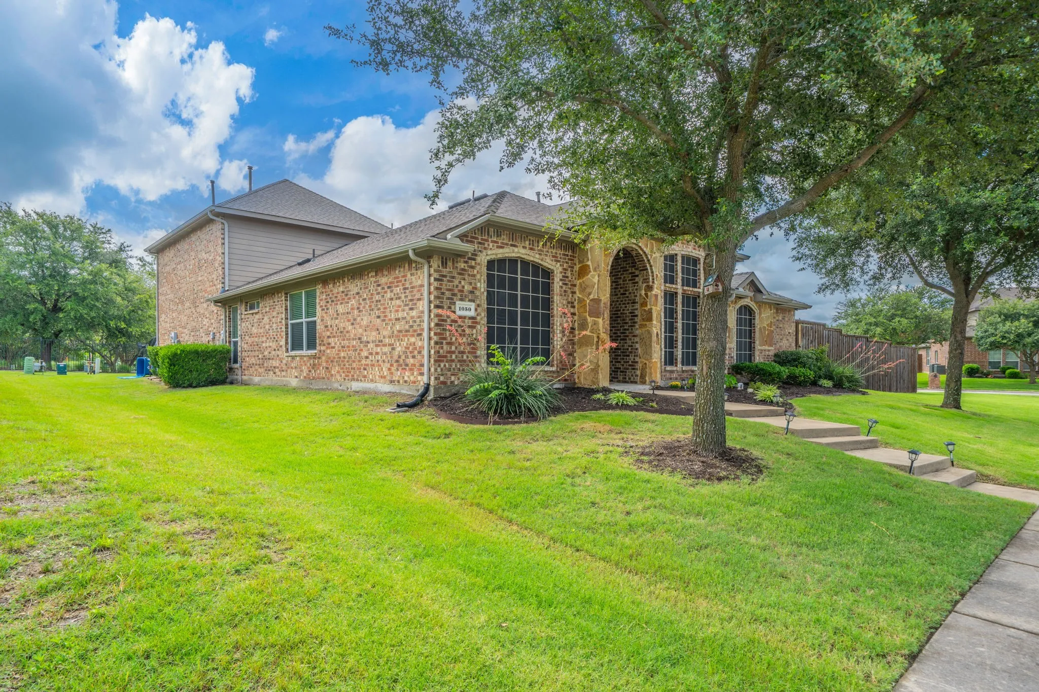 Single Family Residence For Sale in Rockwall County , 1050 Hidden Lakes Way, Rockwall, Texas 75087, 4 Bedroom, 3 Bathroom, 2 Garage spaces, 2,825 Sqft, built in 2012, mls#21299126, Real Estate Agent in Rockwall, Homes For Sale in Rockwall county, Homes For Sale in Rockwall, Realtor in Rockwall Texas, Real Estate Brokerage Independent Realty Texas, Luminita Cordes Realtor
