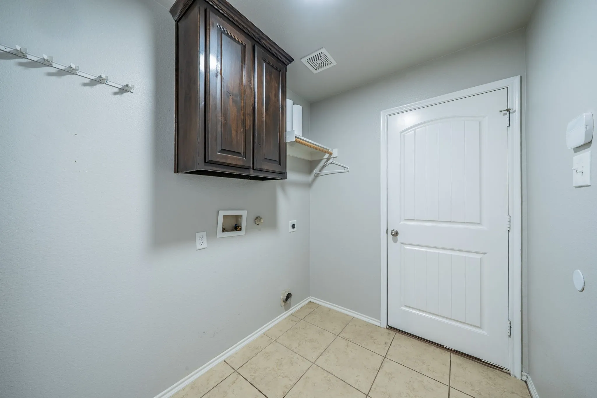Single Family Residence For Sale in Rockwall County , 1050 Hidden Lakes Way, Rockwall, Texas 75087, 4 Bedroom, 3 Bathroom, 2 Garage spaces, 2,825 Sqft, built in 2012, mls#21299126, Real Estate Agent in Rockwall, Homes For Sale in Rockwall county, Homes For Sale in Rockwall, Realtor in Rockwall Texas, Real Estate Brokerage Independent Realty Texas, Luminita Cordes Realtor