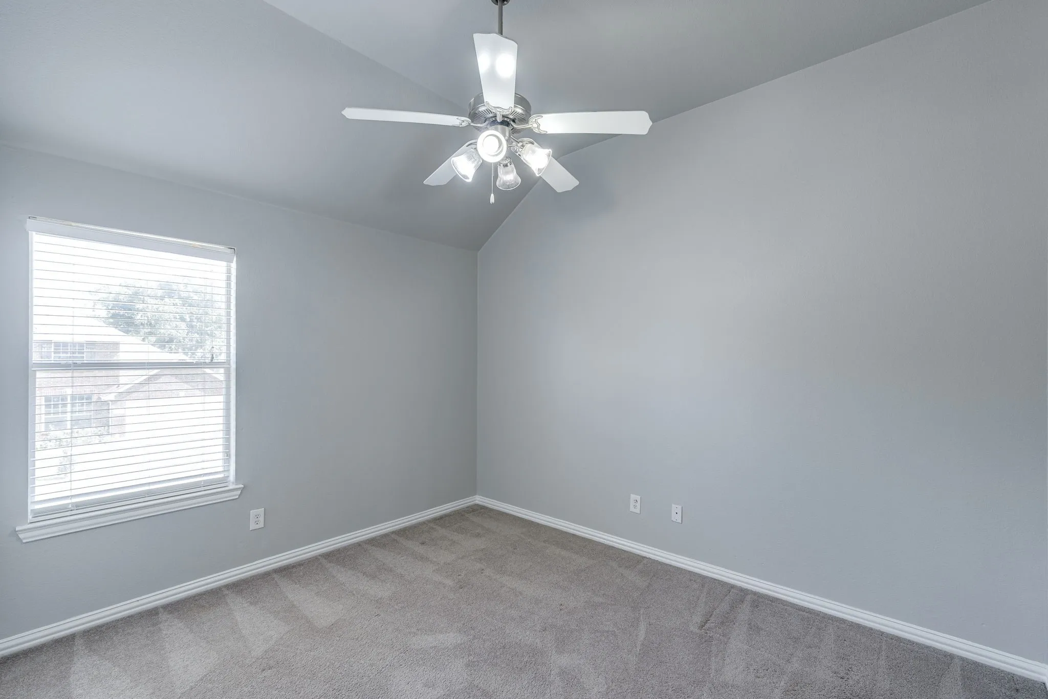 Single Family Residence For Sale in Tarrant County , 3003 Oak Briar Lane, Grand Prairie, Texas 75052, 5 Bedroom, 4 Bathroom, 2 Garage spaces, 3,180 Sqft, built in 2007, mls#21298113, Real Estate Agent in Grand Prairie, Homes For Sale in Tarrant county, Homes For Sale in Grand Prairie, Realtor in Grand Prairie Texas, Real Estate Brokerage Independent Realty Texas, Luminita Cordes Realtor