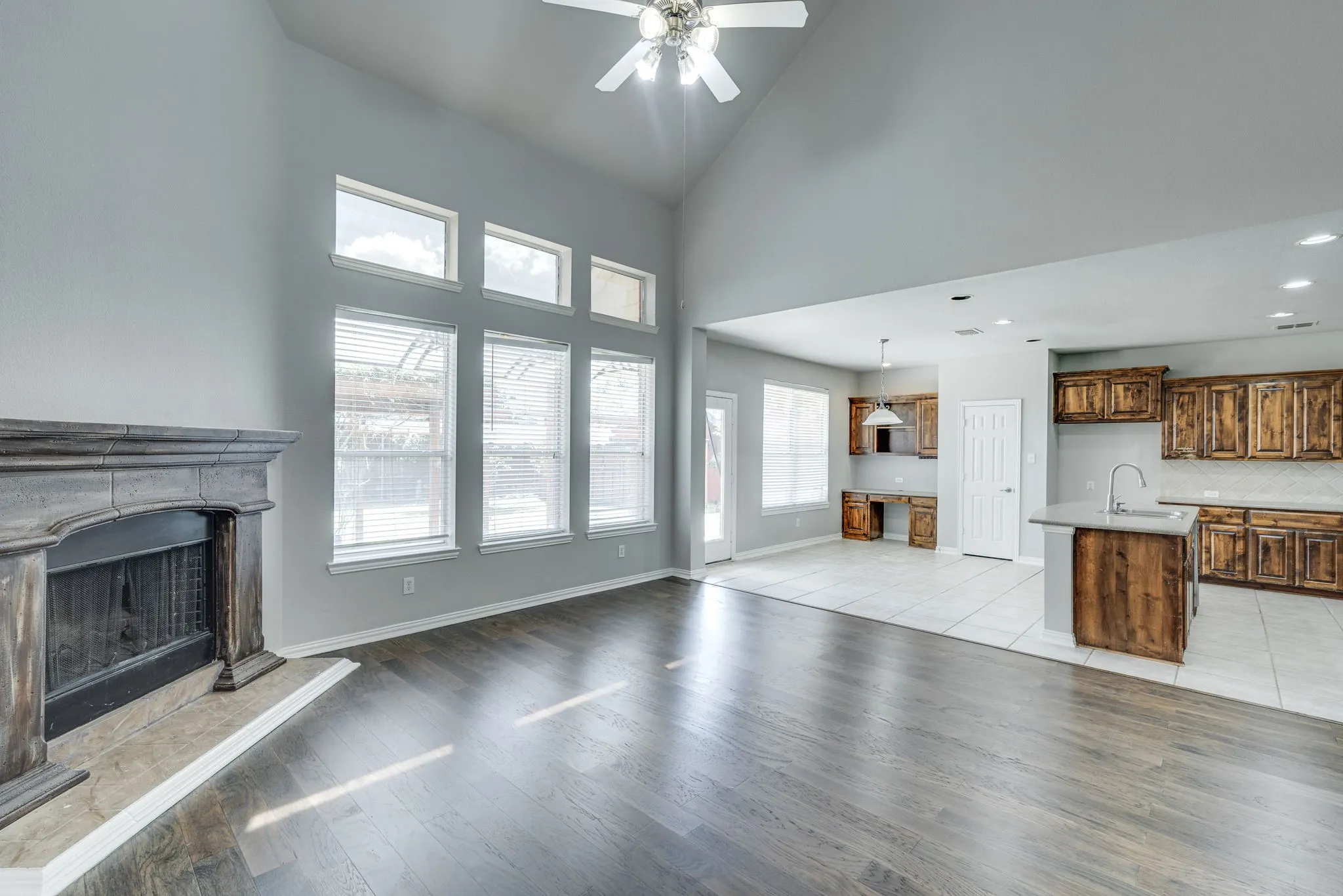 Single Family Residence For Sale in Tarrant County , 3003 Oak Briar Lane, Grand Prairie, Texas 75052, 5 Bedroom, 4 Bathroom, 2 Garage spaces, 3,180 Sqft, built in 2007, mls#21298113, Real Estate Agent in Grand Prairie, Homes For Sale in Tarrant county, Homes For Sale in Grand Prairie, Realtor in Grand Prairie Texas, Real Estate Brokerage Independent Realty Texas, Luminita Cordes Realtor