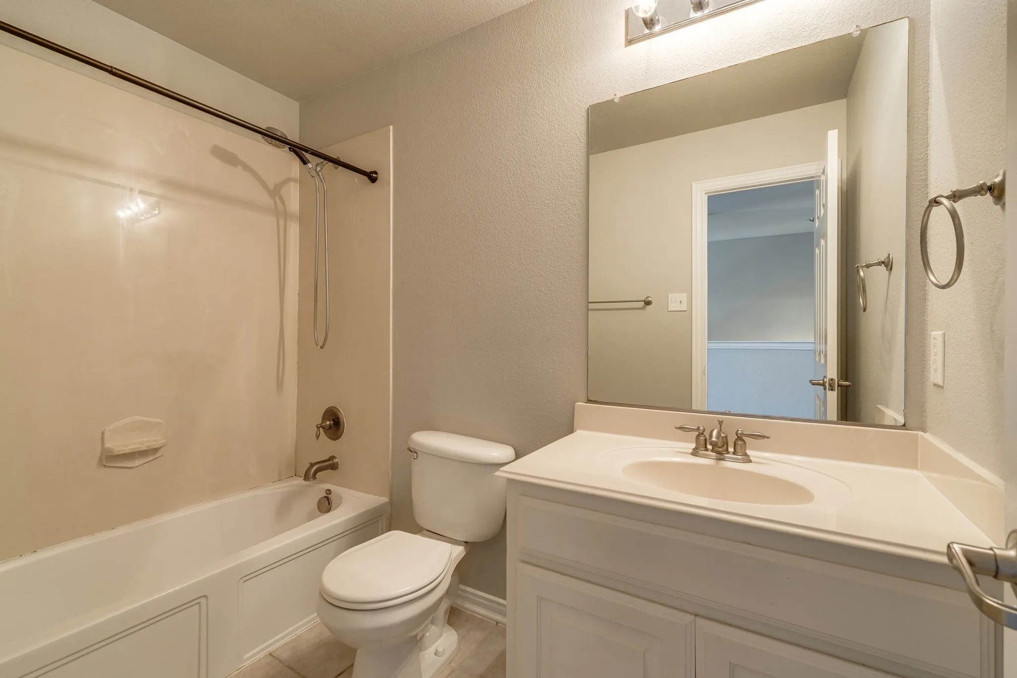 Single Family Residence For Sale in Tarrant County , 3003 Oak Briar Lane, Grand Prairie, Texas 75052, 5 Bedroom, 4 Bathroom, 2 Garage spaces, 3,180 Sqft, built in 2007, mls#21298113, Real Estate Agent in Grand Prairie, Homes For Sale in Tarrant county, Homes For Sale in Grand Prairie, Realtor in Grand Prairie Texas, Real Estate Brokerage Independent Realty Texas, Luminita Cordes Realtor