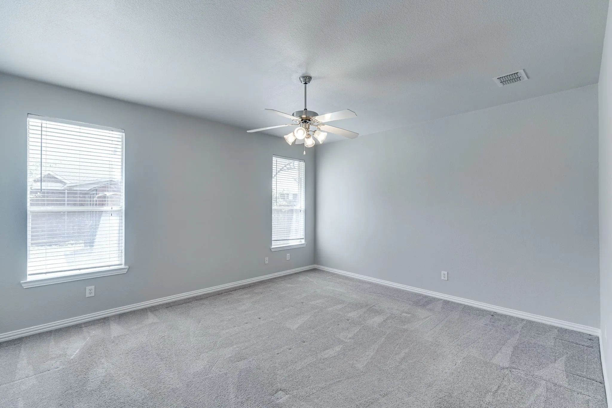 Single Family Residence For Sale in Tarrant County , 3003 Oak Briar Lane, Grand Prairie, Texas 75052, 5 Bedroom, 4 Bathroom, 2 Garage spaces, 3,180 Sqft, built in 2007, mls#21298113, Real Estate Agent in Grand Prairie, Homes For Sale in Tarrant county, Homes For Sale in Grand Prairie, Realtor in Grand Prairie Texas, Real Estate Brokerage Independent Realty Texas, Luminita Cordes Realtor