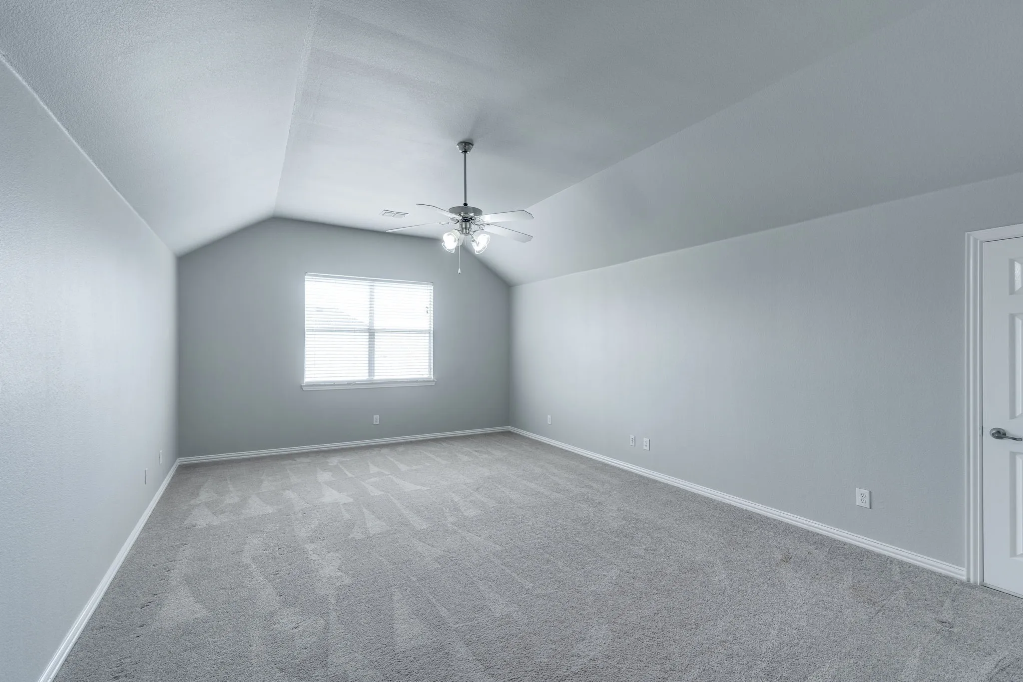 Single Family Residence For Sale in Tarrant County , 3003 Oak Briar Lane, Grand Prairie, Texas 75052, 5 Bedroom, 4 Bathroom, 2 Garage spaces, 3,180 Sqft, built in 2007, mls#21298113, Real Estate Agent in Grand Prairie, Homes For Sale in Tarrant county, Homes For Sale in Grand Prairie, Realtor in Grand Prairie Texas, Real Estate Brokerage Independent Realty Texas, Luminita Cordes Realtor