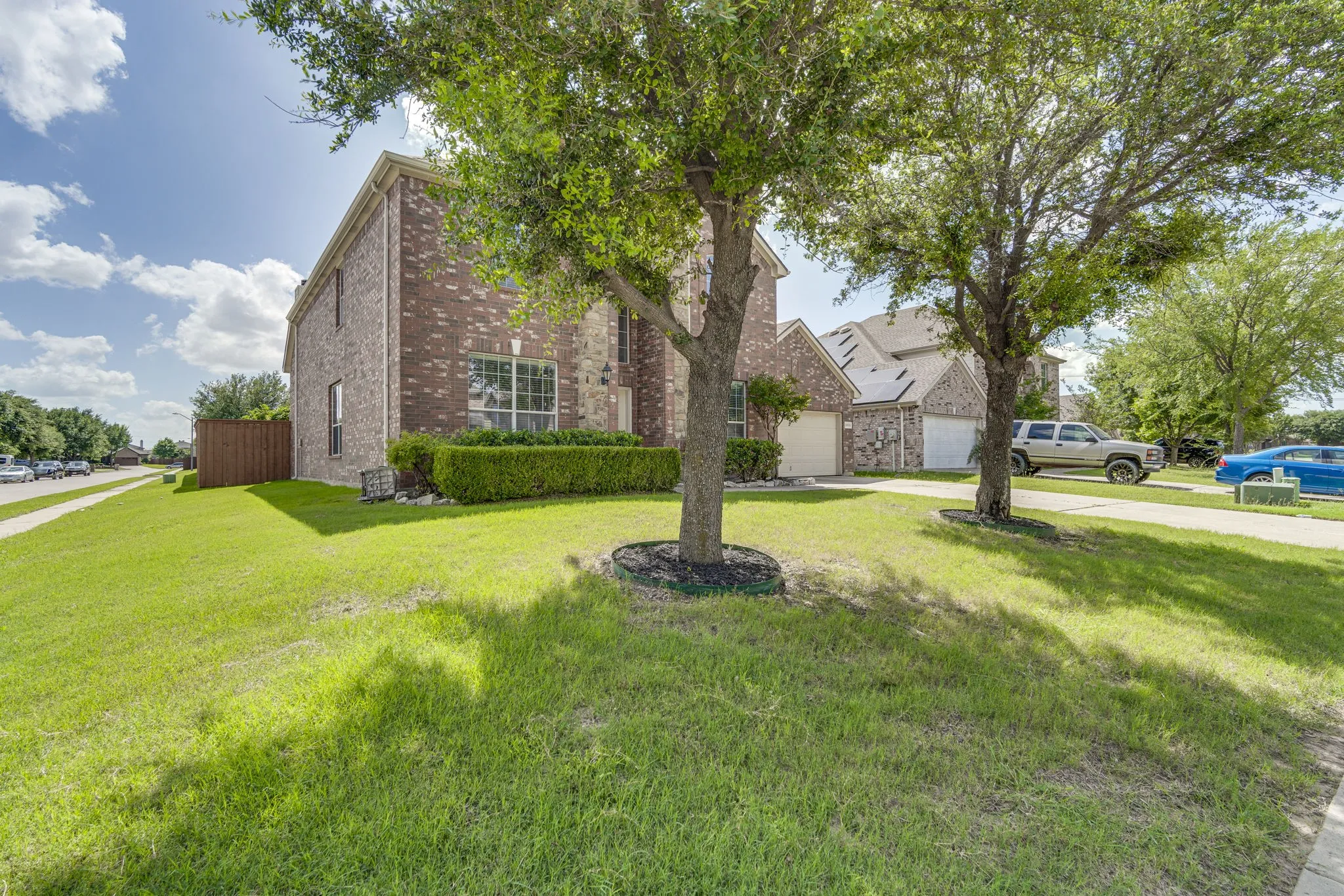 Single Family Residence For Sale in Tarrant County , 3003 Oak Briar Lane, Grand Prairie, Texas 75052, 5 Bedroom, 4 Bathroom, 2 Garage spaces, 3,180 Sqft, built in 2007, mls#21298113, Real Estate Agent in Grand Prairie, Homes For Sale in Tarrant county, Homes For Sale in Grand Prairie, Realtor in Grand Prairie Texas, Real Estate Brokerage Independent Realty Texas, Luminita Cordes Realtor