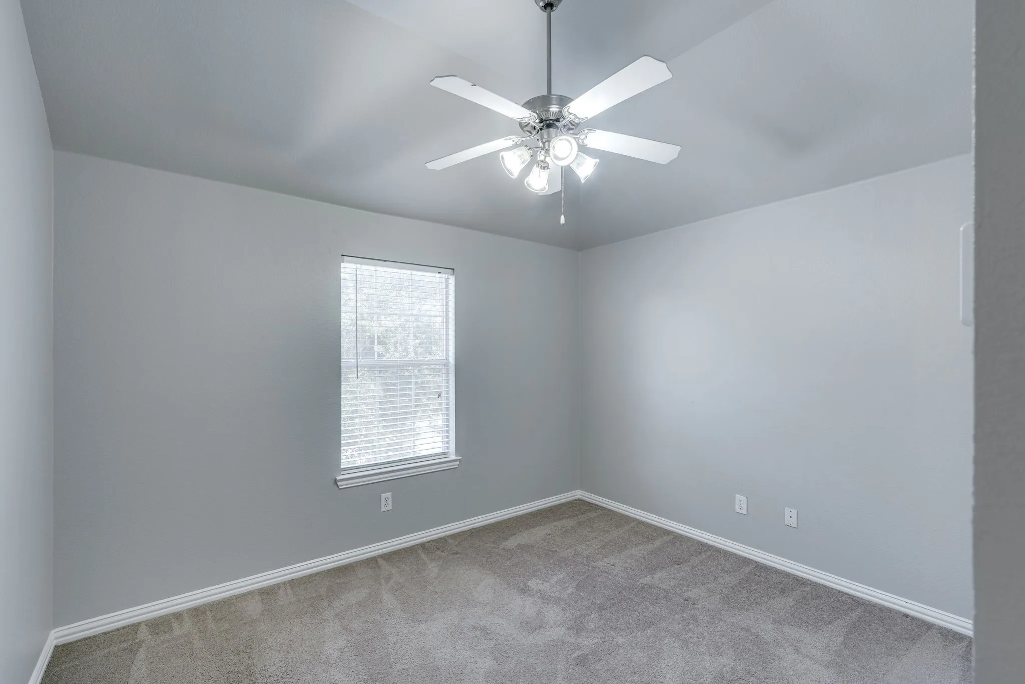 Single Family Residence For Sale in Tarrant County , 3003 Oak Briar Lane, Grand Prairie, Texas 75052, 5 Bedroom, 4 Bathroom, 2 Garage spaces, 3,180 Sqft, built in 2007, mls#21298113, Real Estate Agent in Grand Prairie, Homes For Sale in Tarrant county, Homes For Sale in Grand Prairie, Realtor in Grand Prairie Texas, Real Estate Brokerage Independent Realty Texas, Luminita Cordes Realtor