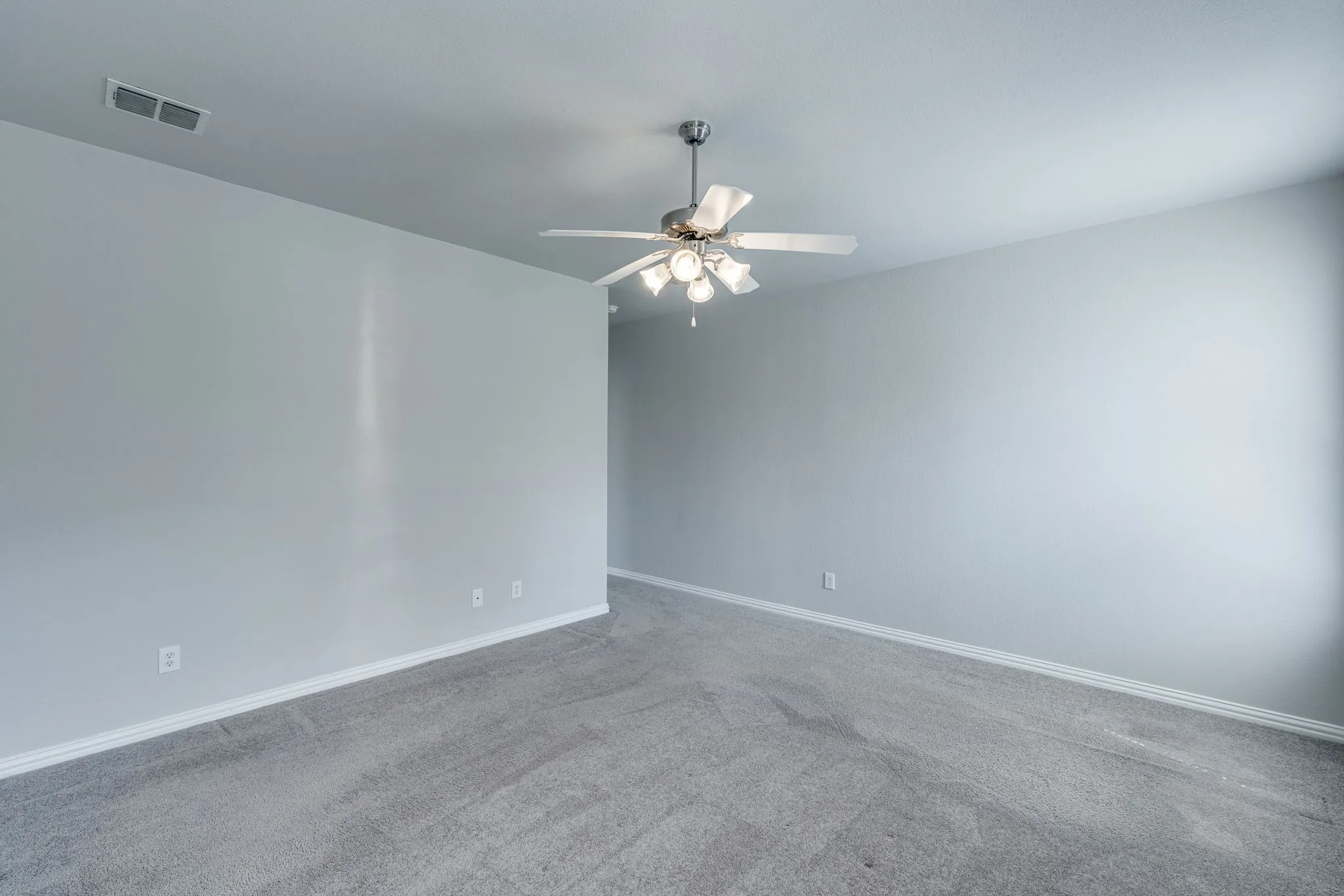 Single Family Residence For Sale in Tarrant County , 3003 Oak Briar Lane, Grand Prairie, Texas 75052, 5 Bedroom, 4 Bathroom, 2 Garage spaces, 3,180 Sqft, built in 2007, mls#21298113, Real Estate Agent in Grand Prairie, Homes For Sale in Tarrant county, Homes For Sale in Grand Prairie, Realtor in Grand Prairie Texas, Real Estate Brokerage Independent Realty Texas, Luminita Cordes Realtor