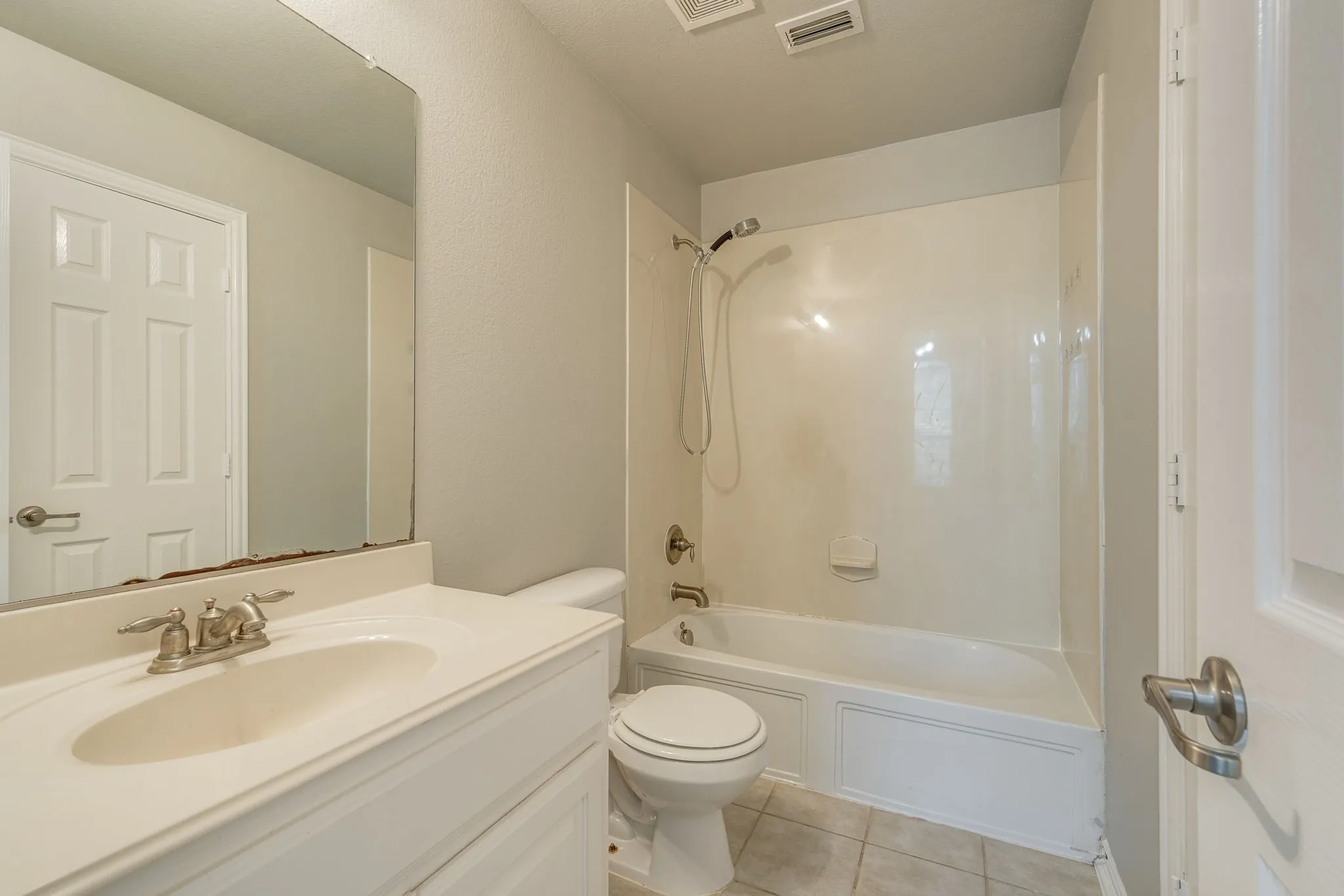 Single Family Residence For Sale in Tarrant County , 3003 Oak Briar Lane, Grand Prairie, Texas 75052, 5 Bedroom, 4 Bathroom, 2 Garage spaces, 3,180 Sqft, built in 2007, mls#21298113, Real Estate Agent in Grand Prairie, Homes For Sale in Tarrant county, Homes For Sale in Grand Prairie, Realtor in Grand Prairie Texas, Real Estate Brokerage Independent Realty Texas, Luminita Cordes Realtor