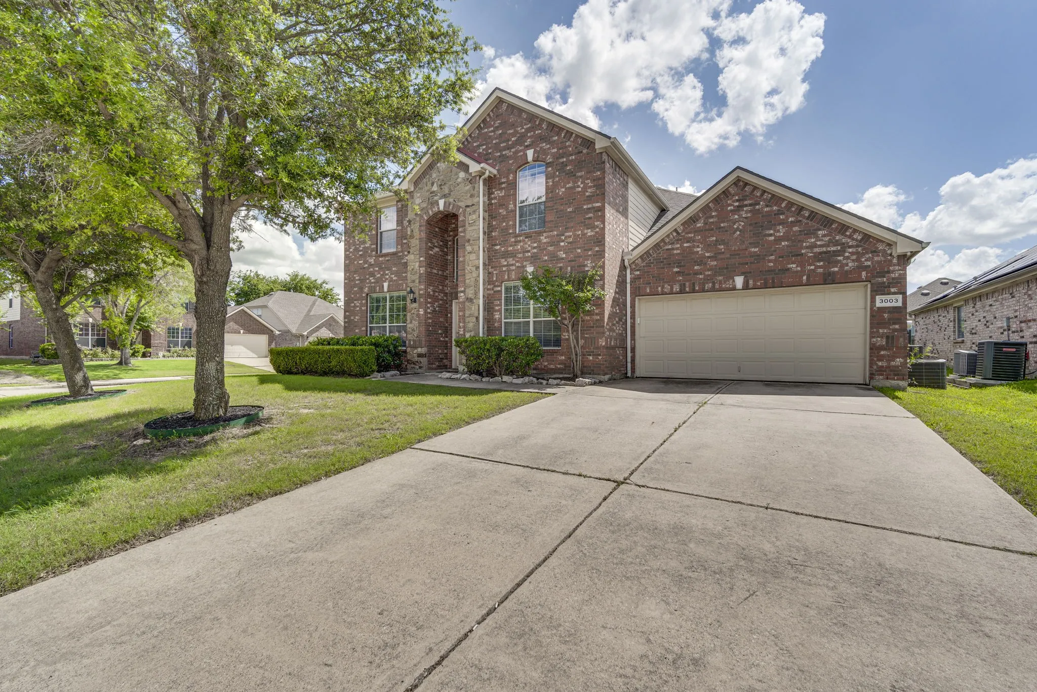 Single Family Residence For Sale in Tarrant County , 3003 Oak Briar Lane, Grand Prairie, Texas 75052, 5 Bedroom, 4 Bathroom, 2 Garage spaces, 3,180 Sqft, built in 2007, mls#21298113, Real Estate Agent in Grand Prairie, Homes For Sale in Tarrant county, Homes For Sale in Grand Prairie, Realtor in Grand Prairie Texas, Real Estate Brokerage Independent Realty Texas, Luminita Cordes Realtor