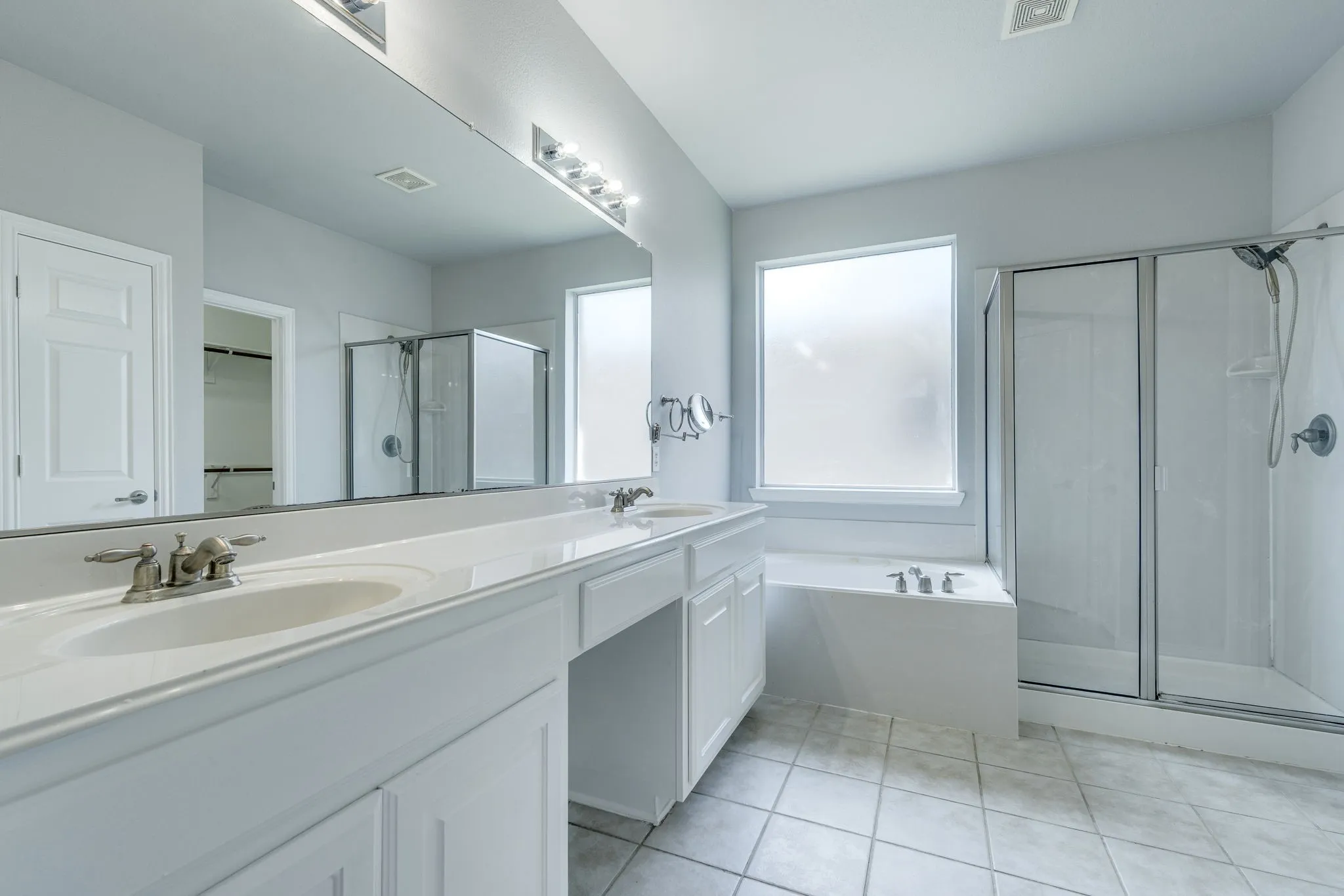Single Family Residence For Sale in Tarrant County , 3003 Oak Briar Lane, Grand Prairie, Texas 75052, 5 Bedroom, 4 Bathroom, 2 Garage spaces, 3,180 Sqft, built in 2007, mls#21298113, Real Estate Agent in Grand Prairie, Homes For Sale in Tarrant county, Homes For Sale in Grand Prairie, Realtor in Grand Prairie Texas, Real Estate Brokerage Independent Realty Texas, Luminita Cordes Realtor