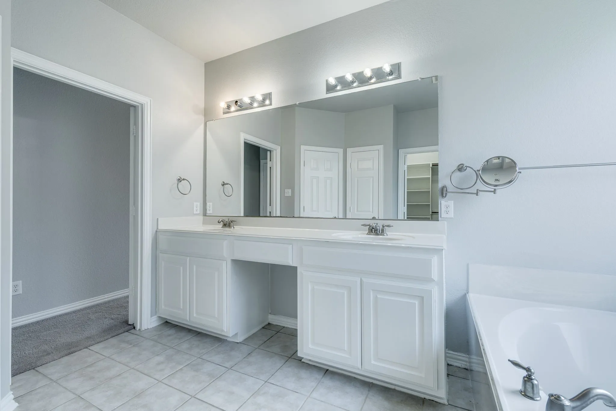 Single Family Residence For Sale in Tarrant County , 3003 Oak Briar Lane, Grand Prairie, Texas 75052, 5 Bedroom, 4 Bathroom, 2 Garage spaces, 3,180 Sqft, built in 2007, mls#21298113, Real Estate Agent in Grand Prairie, Homes For Sale in Tarrant county, Homes For Sale in Grand Prairie, Realtor in Grand Prairie Texas, Real Estate Brokerage Independent Realty Texas, Luminita Cordes Realtor