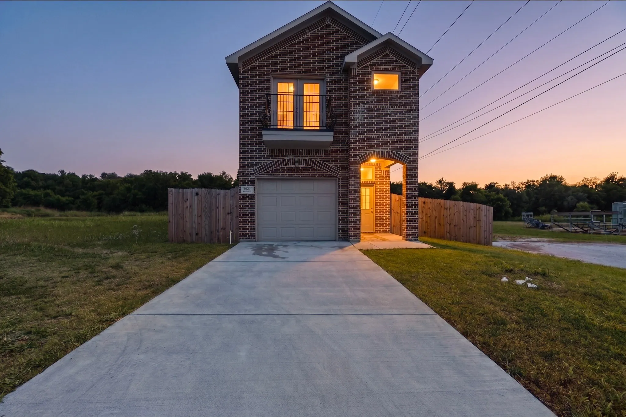 Single Family Residence For Sale in Hunt County , 5017 Pickett Street, Greenville, Texas 75401, 3 Bedroom, 3 Bathroom, 1 Garage spaces, 1,481 Sqft, built in 2023, mls#21299131, Real Estate Agent in Greenville, Homes For Sale in Hunt county, Homes For Sale in Greenville, Realtor in Greenville Texas, Real Estate Brokerage Independent Realty Texas, Luminita Cordes Realtor