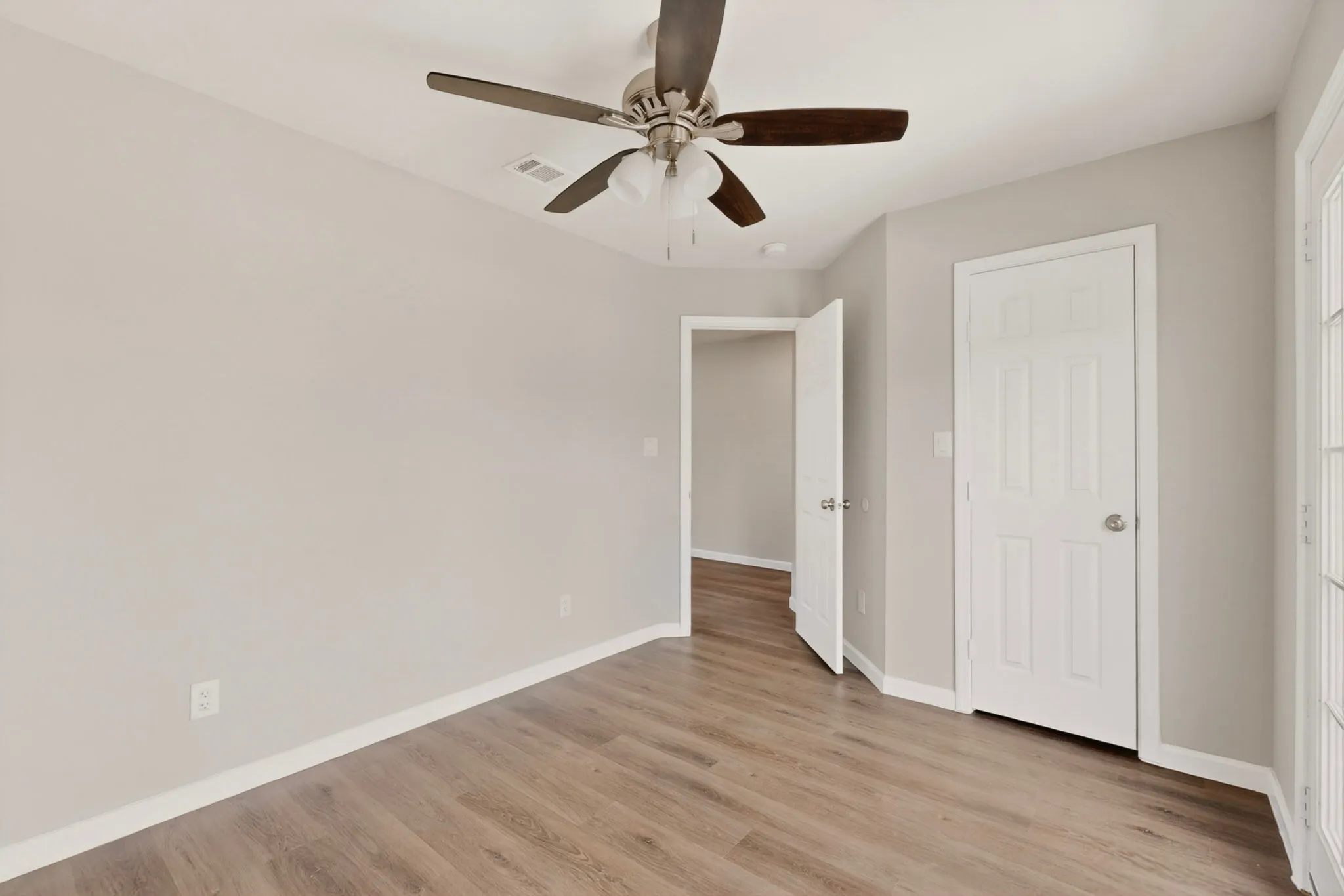 Single Family Residence For Sale in Hunt County , 5017 Pickett Street, Greenville, Texas 75401, 3 Bedroom, 3 Bathroom, 1 Garage spaces, 1,481 Sqft, built in 2023, mls#21299131, Real Estate Agent in Greenville, Homes For Sale in Hunt county, Homes For Sale in Greenville, Realtor in Greenville Texas, Real Estate Brokerage Independent Realty Texas, Luminita Cordes Realtor
