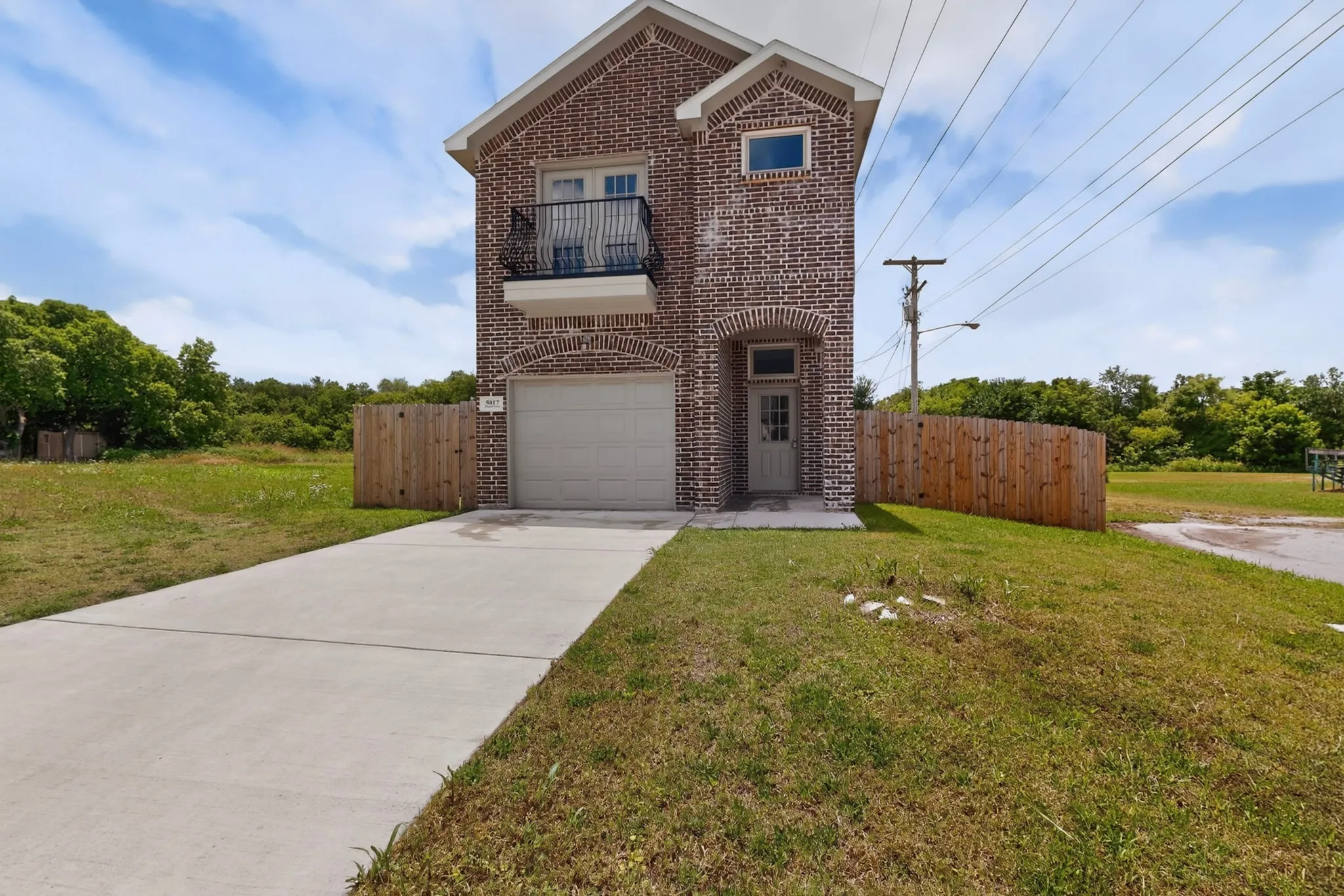 Single Family Residence For Sale in Hunt County , 5017 Pickett Street, Greenville, Texas 75401, 3 Bedroom, 3 Bathroom, 1 Garage spaces, 1,481 Sqft, built in 2023, mls#21299131, Real Estate Agent in Greenville, Homes For Sale in Hunt county, Homes For Sale in Greenville, Realtor in Greenville Texas, Real Estate Brokerage Independent Realty Texas, Luminita Cordes Realtor