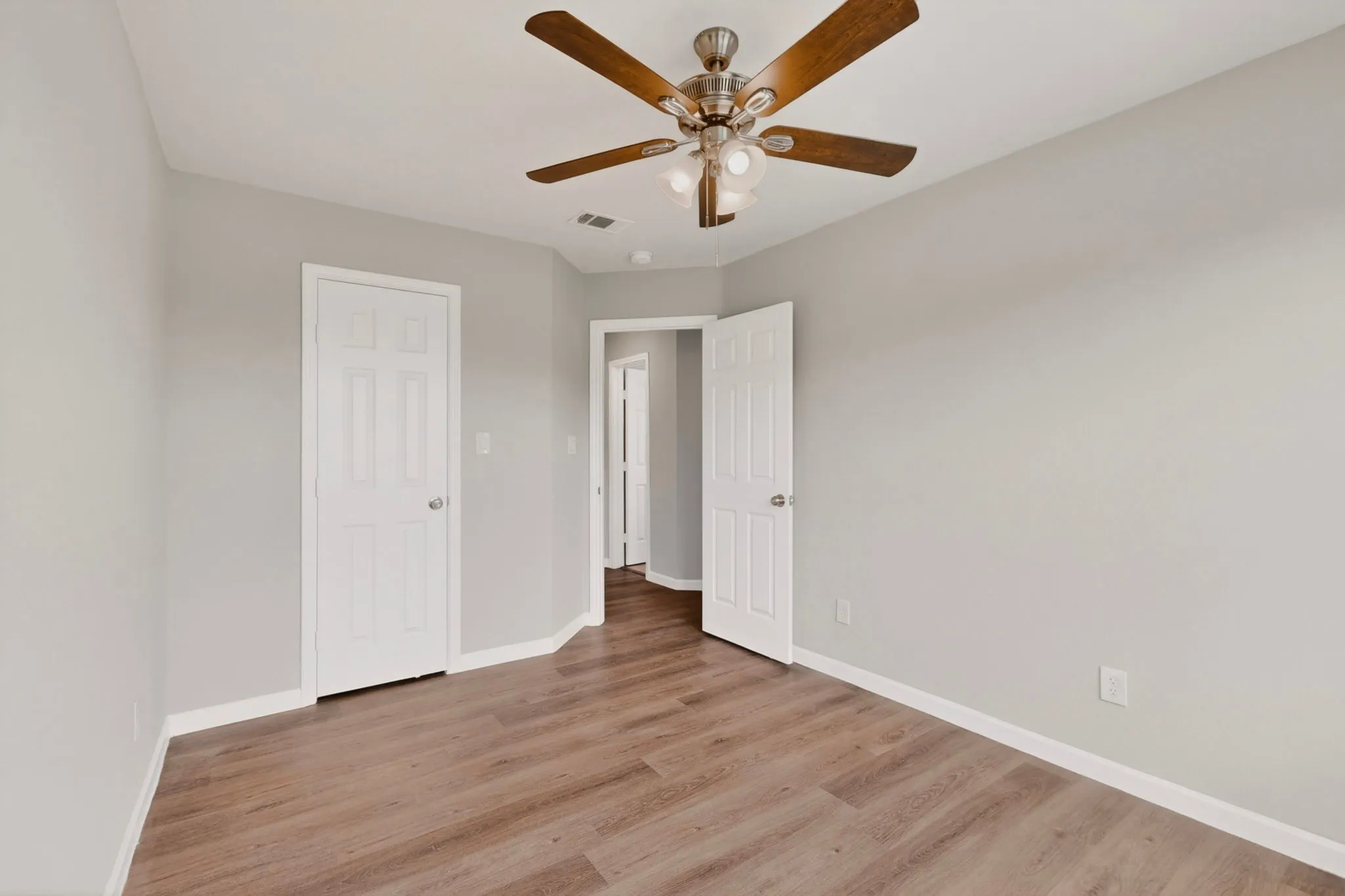 Single Family Residence For Sale in Hunt County , 5017 Pickett Street, Greenville, Texas 75401, 3 Bedroom, 3 Bathroom, 1 Garage spaces, 1,481 Sqft, built in 2023, mls#21299131, Real Estate Agent in Greenville, Homes For Sale in Hunt county, Homes For Sale in Greenville, Realtor in Greenville Texas, Real Estate Brokerage Independent Realty Texas, Luminita Cordes Realtor