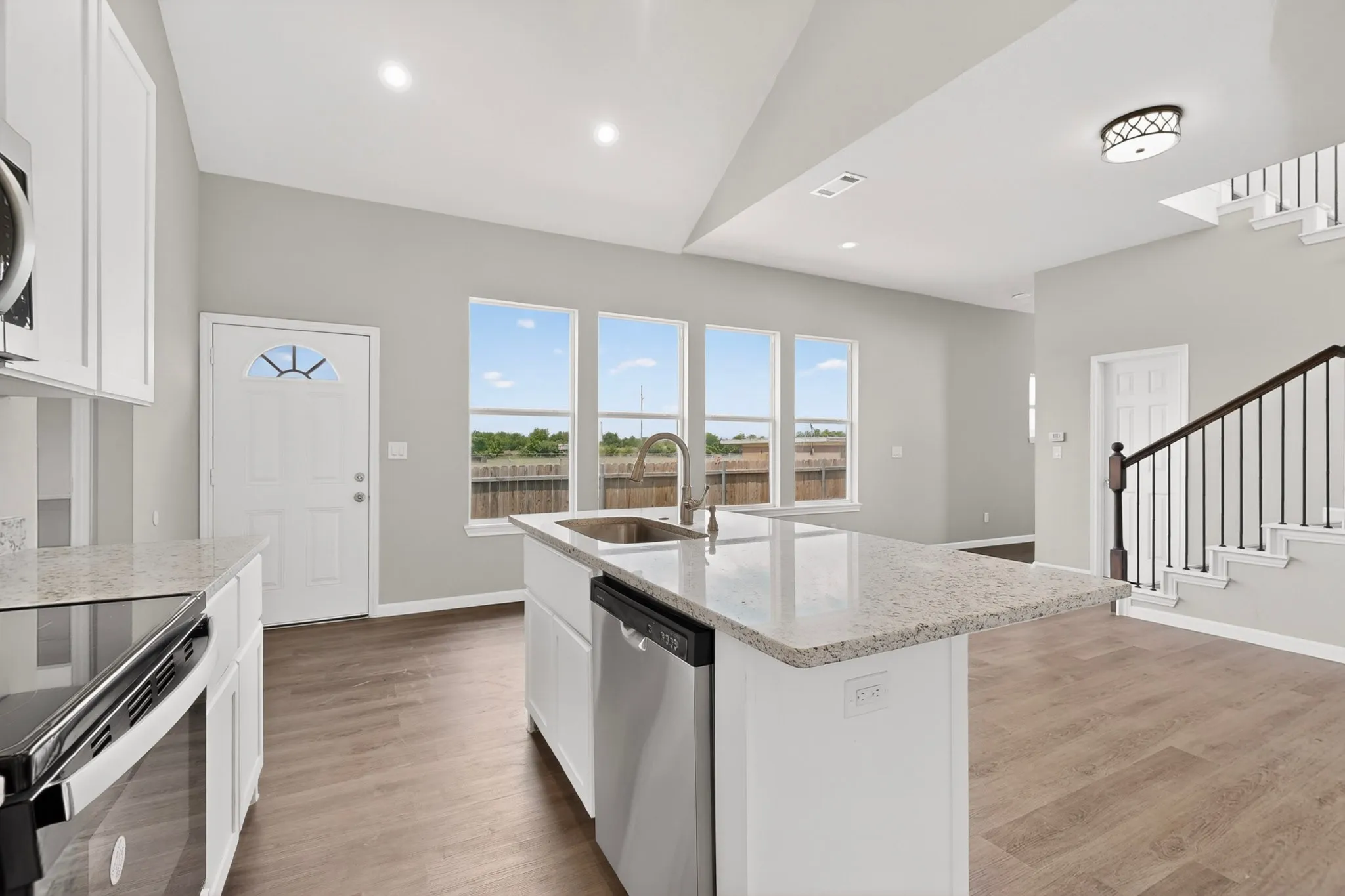 Single Family Residence For Sale in Hunt County , 5017 Pickett Street, Greenville, Texas 75401, 3 Bedroom, 3 Bathroom, 1 Garage spaces, 1,481 Sqft, built in 2023, mls#21299131, Real Estate Agent in Greenville, Homes For Sale in Hunt county, Homes For Sale in Greenville, Realtor in Greenville Texas, Real Estate Brokerage Independent Realty Texas, Luminita Cordes Realtor
