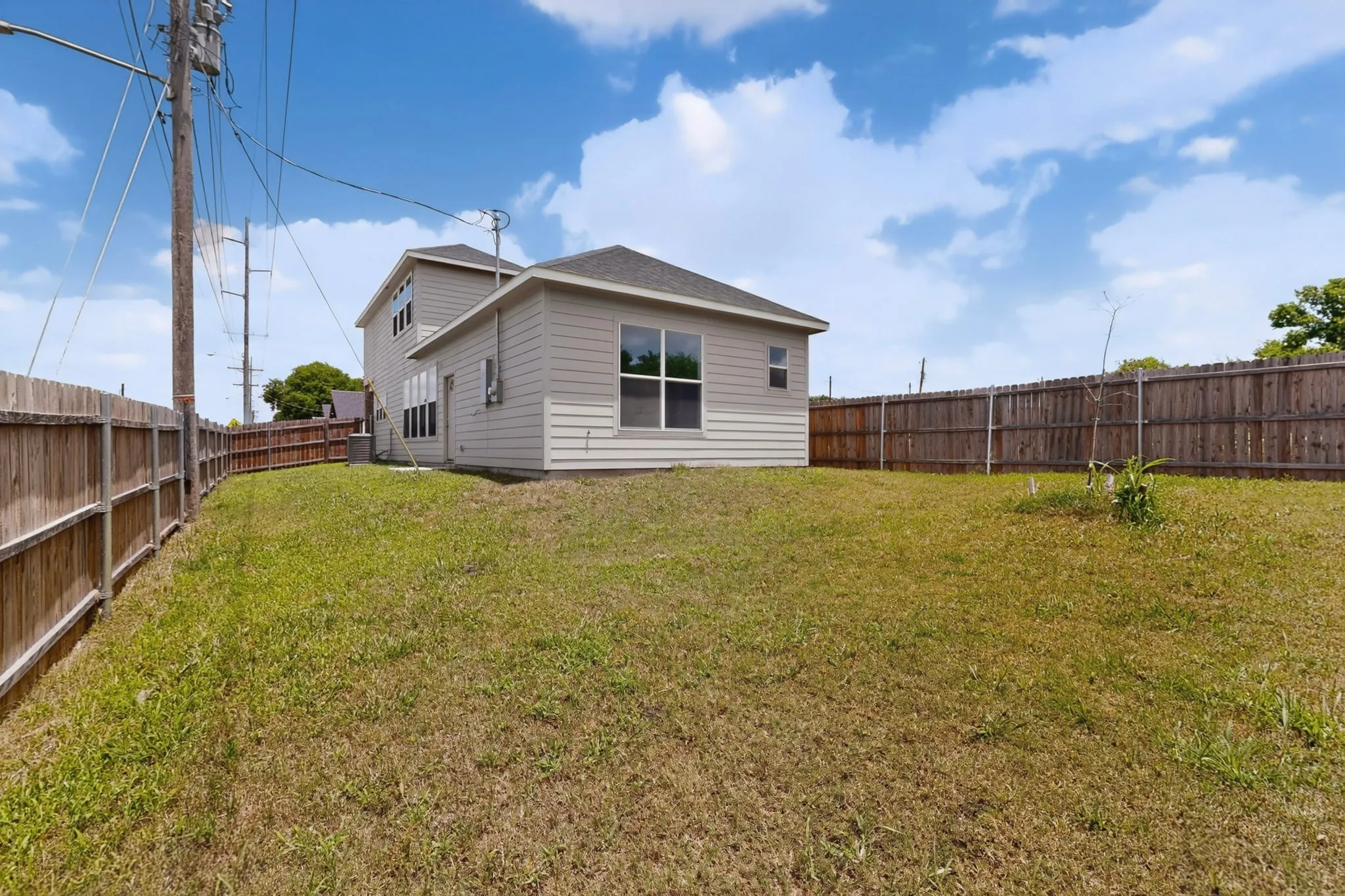 Single Family Residence For Sale in Hunt County , 5017 Pickett Street, Greenville, Texas 75401, 3 Bedroom, 3 Bathroom, 1 Garage spaces, 1,481 Sqft, built in 2023, mls#21299131, Real Estate Agent in Greenville, Homes For Sale in Hunt county, Homes For Sale in Greenville, Realtor in Greenville Texas, Real Estate Brokerage Independent Realty Texas, Luminita Cordes Realtor