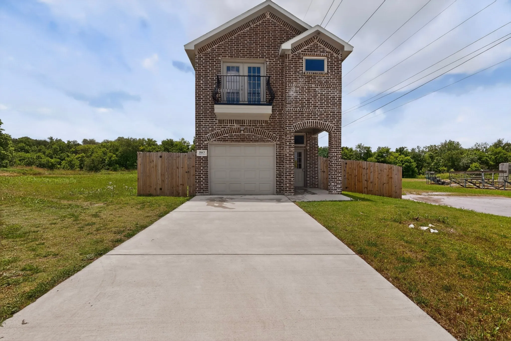 Single Family Residence For Sale in Hunt County , 5017 Pickett Street, Greenville, Texas 75401, 3 Bedroom, 3 Bathroom, 1 Garage spaces, 1,481 Sqft, built in 2023, mls#21299131, Real Estate Agent in Greenville, Homes For Sale in Hunt county, Homes For Sale in Greenville, Realtor in Greenville Texas, Real Estate Brokerage Independent Realty Texas, Luminita Cordes Realtor