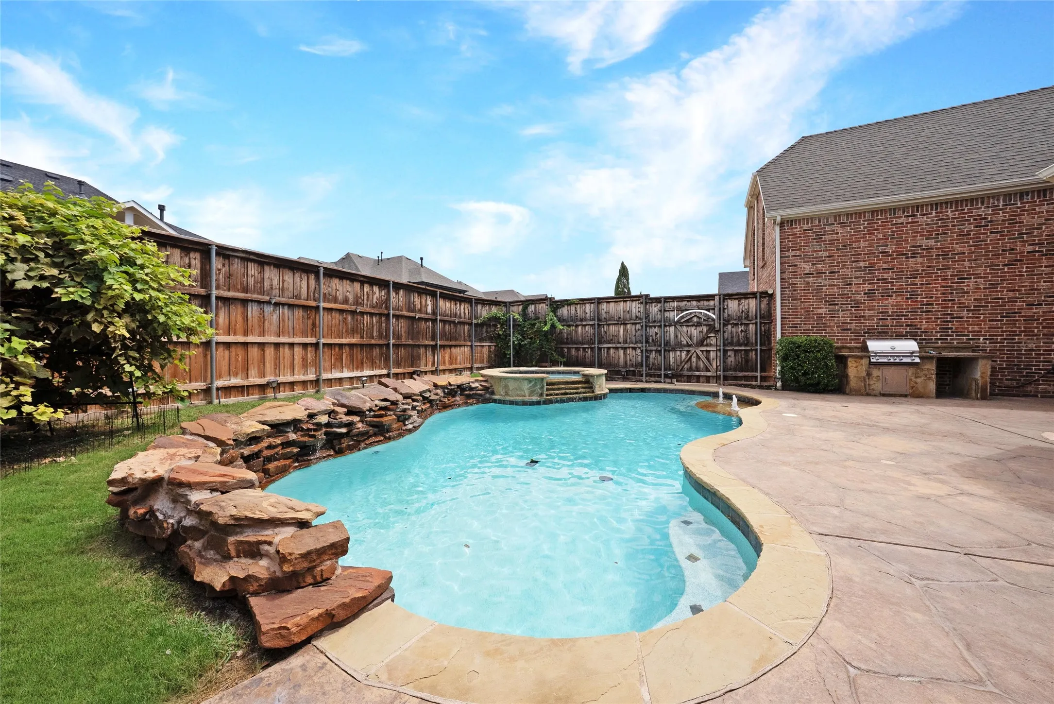 Single Family Residence For Sale in Denton County , 1728 Sandstone Drive, Frisco, Texas 75034, 6 Bedroom, 5 Bathroom, 3 Garage spaces, 4,637 Sqft, built in 2004, mls#21299015, Real Estate Agent in Frisco, Homes For Sale in Denton county, Homes For Sale in Frisco, Realtor in Frisco Texas, Real Estate Brokerage Independent Realty Texas, Luminita Cordes Realtor