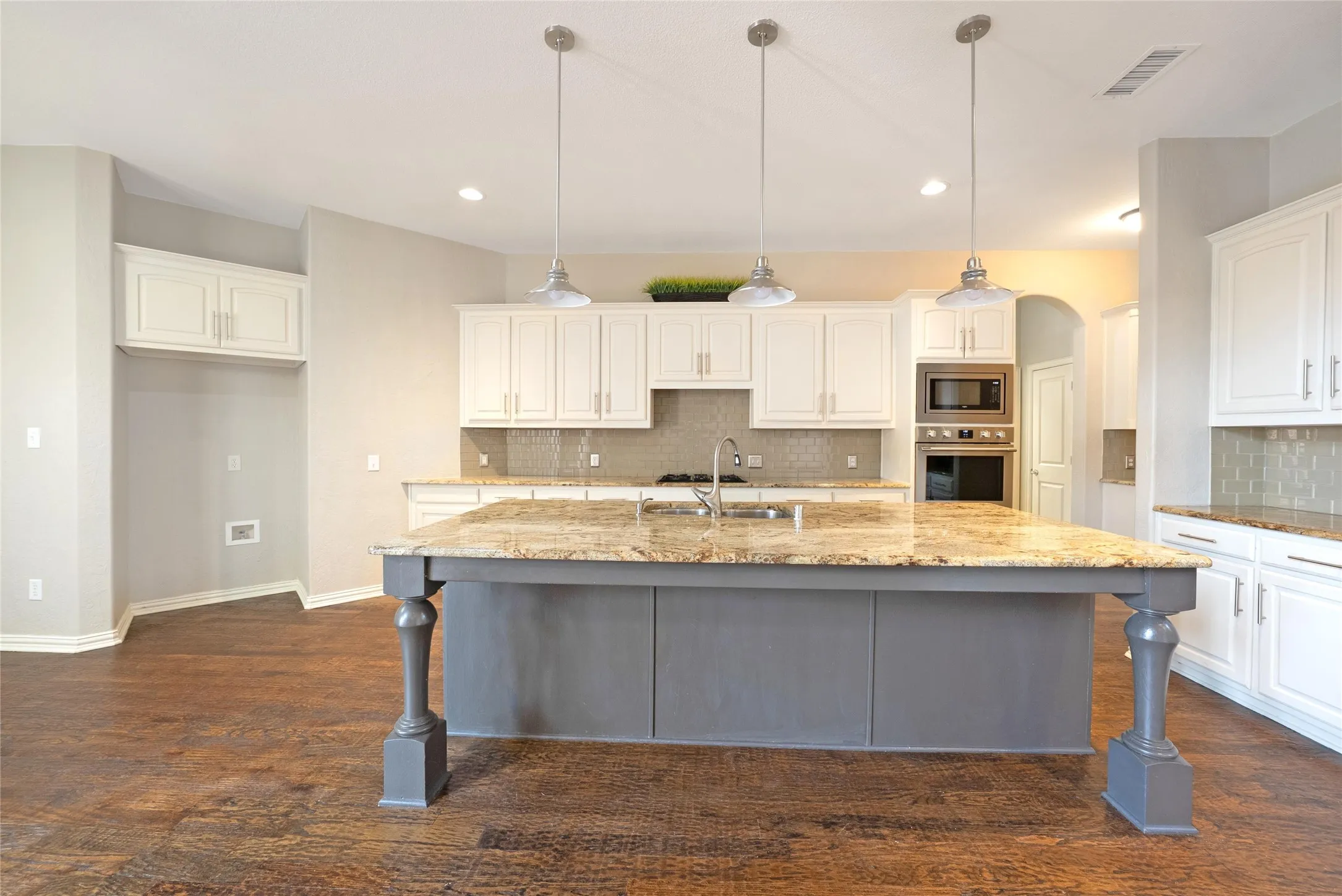 Single Family Residence For Sale in Denton County , 1728 Sandstone Drive, Frisco, Texas 75034, 6 Bedroom, 5 Bathroom, 3 Garage spaces, 4,637 Sqft, built in 2004, mls#21299015, Real Estate Agent in Frisco, Homes For Sale in Denton county, Homes For Sale in Frisco, Realtor in Frisco Texas, Real Estate Brokerage Independent Realty Texas, Luminita Cordes Realtor