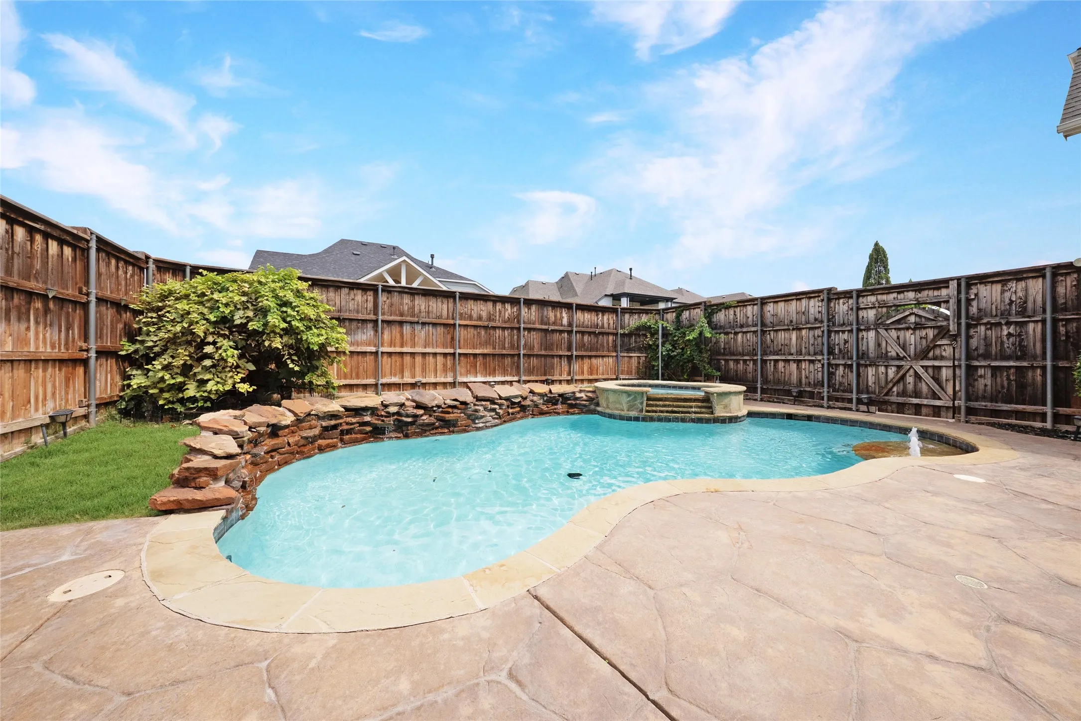 Single Family Residence For Sale in Denton County , 1728 Sandstone Drive, Frisco, Texas 75034, 6 Bedroom, 5 Bathroom, 3 Garage spaces, 4,637 Sqft, built in 2004, mls#21299015, Real Estate Agent in Frisco, Homes For Sale in Denton county, Homes For Sale in Frisco, Realtor in Frisco Texas, Real Estate Brokerage Independent Realty Texas, Luminita Cordes Realtor