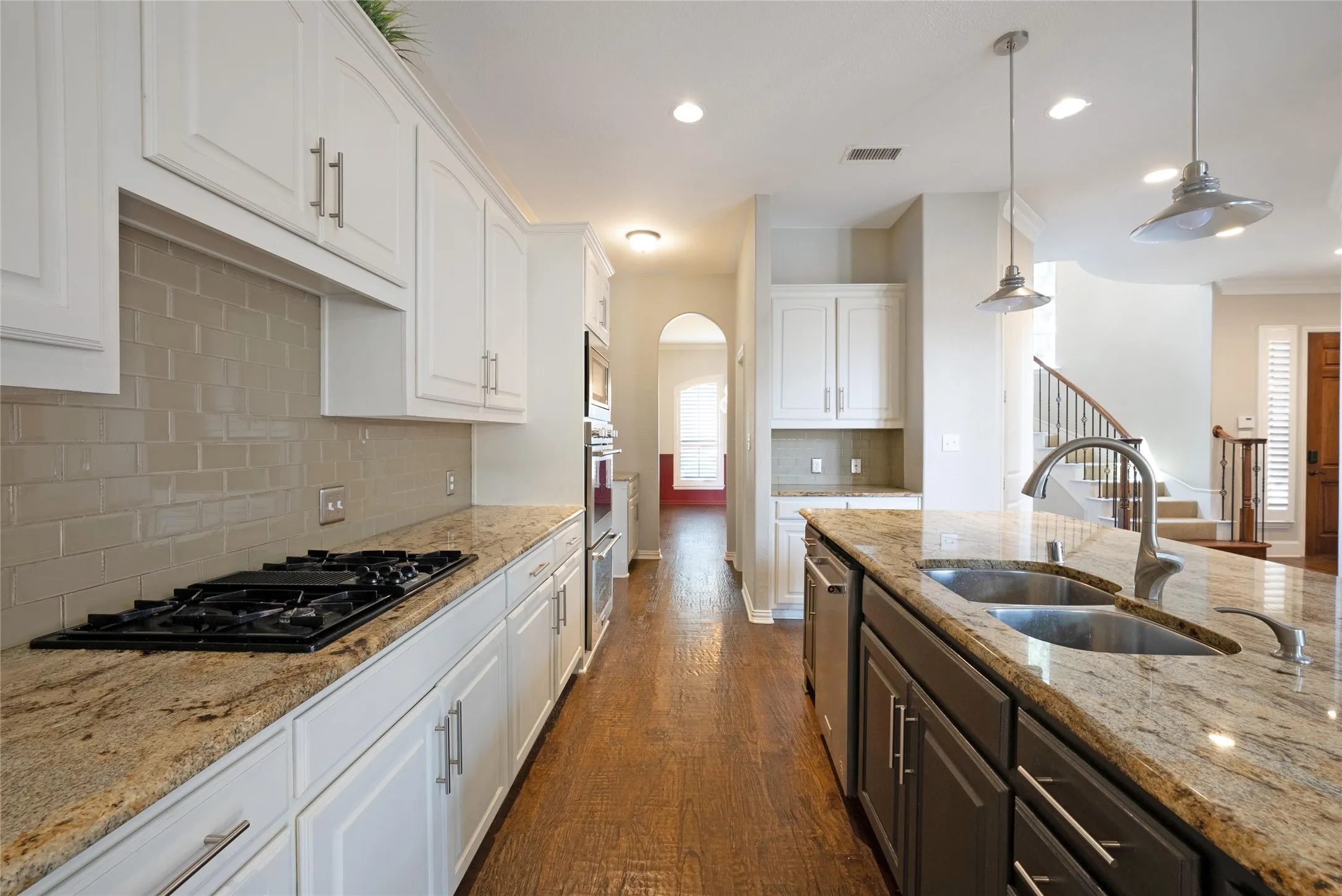 Single Family Residence For Sale in Denton County , 1728 Sandstone Drive, Frisco, Texas 75034, 6 Bedroom, 5 Bathroom, 3 Garage spaces, 4,637 Sqft, built in 2004, mls#21299015, Real Estate Agent in Frisco, Homes For Sale in Denton county, Homes For Sale in Frisco, Realtor in Frisco Texas, Real Estate Brokerage Independent Realty Texas, Luminita Cordes Realtor
