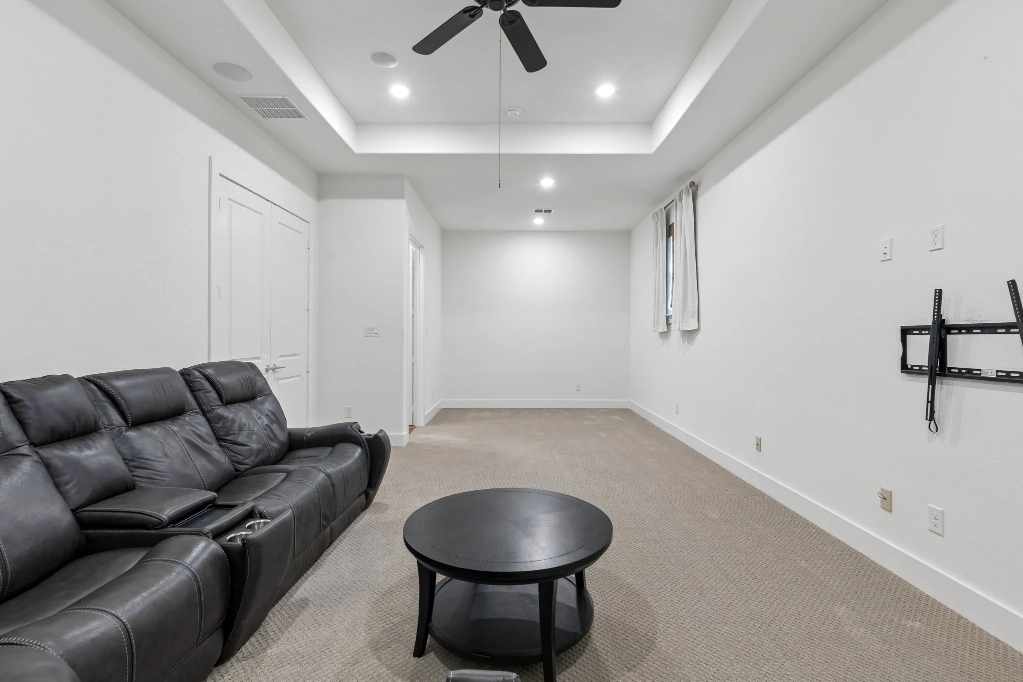 Single Family Residence For Sale in Collin County , 3300 Crescent Lane, Celina, Texas 75009, 3 Bedroom, 4 Bathroom, 3 Garage spaces, 3,818 Sqft, built in 2023, mls#21298865, Real Estate Agent in Celina, Homes For Sale in Collin county, Homes For Sale in Celina, Realtor in Celina Texas, Real Estate Brokerage Independent Realty Texas, Luminita Cordes Realtor