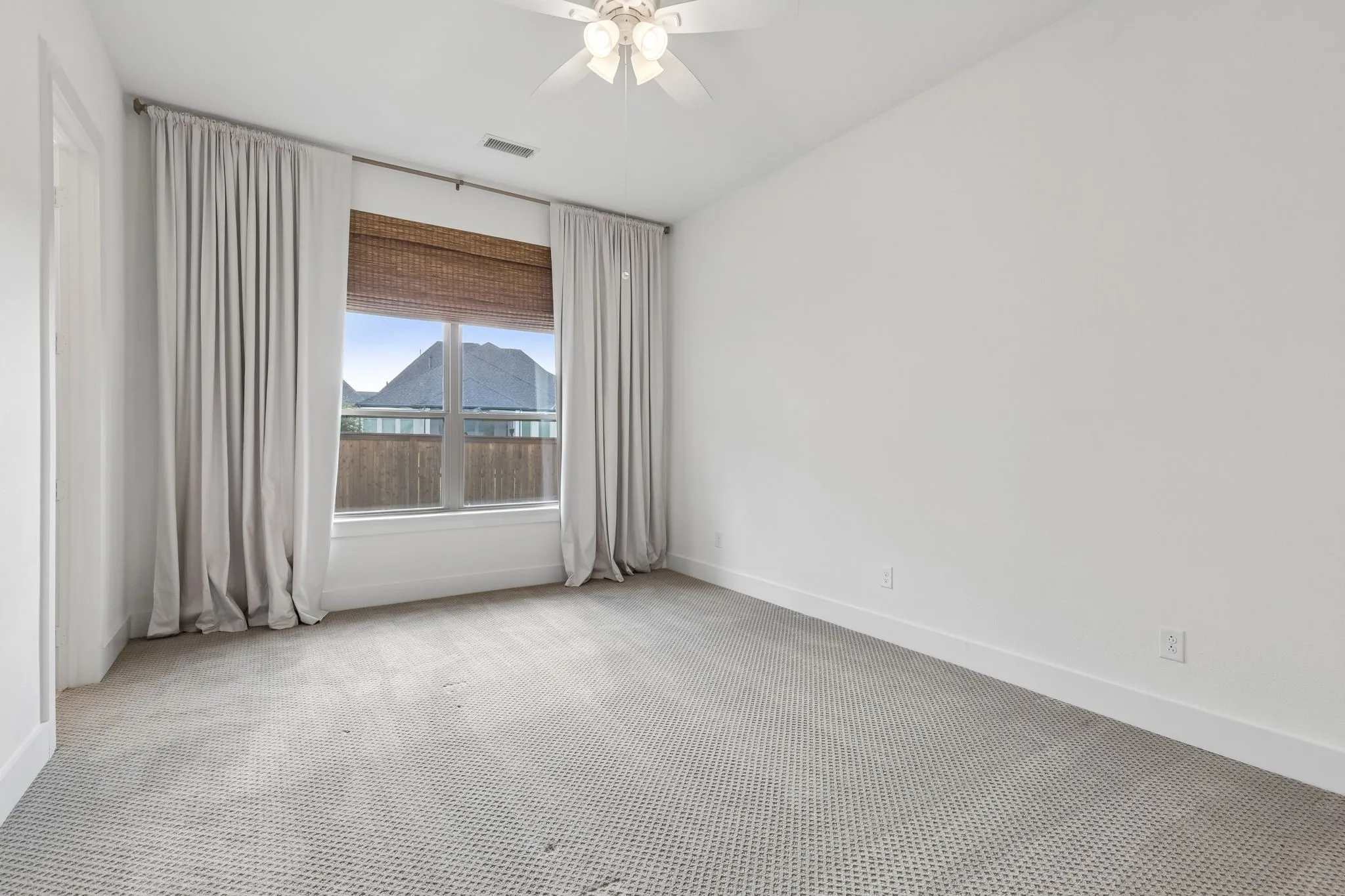 Single Family Residence For Sale in Collin County , 3300 Crescent Lane, Celina, Texas 75009, 3 Bedroom, 4 Bathroom, 3 Garage spaces, 3,818 Sqft, built in 2023, mls#21298865, Real Estate Agent in Celina, Homes For Sale in Collin county, Homes For Sale in Celina, Realtor in Celina Texas, Real Estate Brokerage Independent Realty Texas, Luminita Cordes Realtor