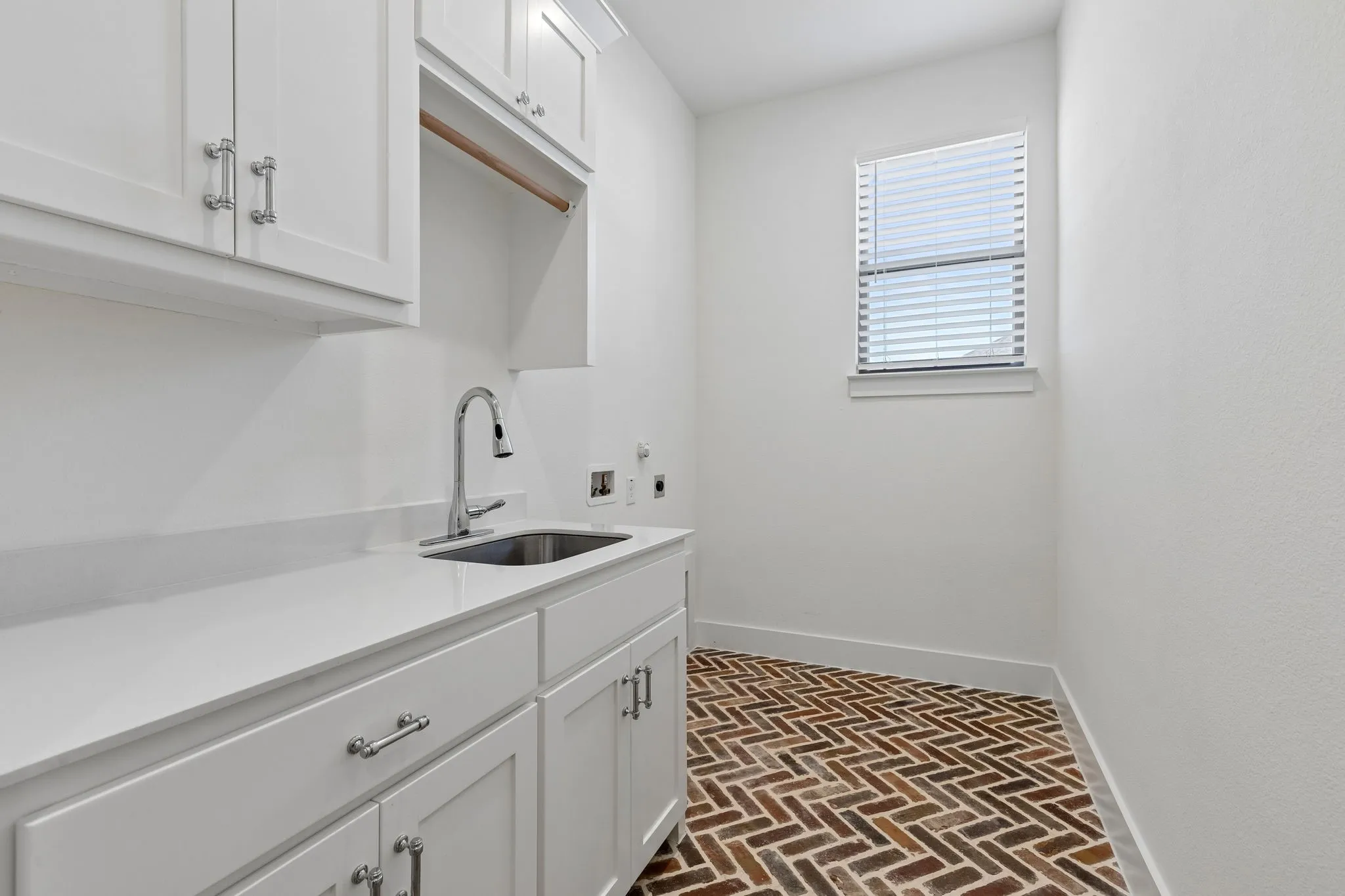 Single Family Residence For Sale in Collin County , 3300 Crescent Lane, Celina, Texas 75009, 3 Bedroom, 4 Bathroom, 3 Garage spaces, 3,818 Sqft, built in 2023, mls#21298865, Real Estate Agent in Celina, Homes For Sale in Collin county, Homes For Sale in Celina, Realtor in Celina Texas, Real Estate Brokerage Independent Realty Texas, Luminita Cordes Realtor
