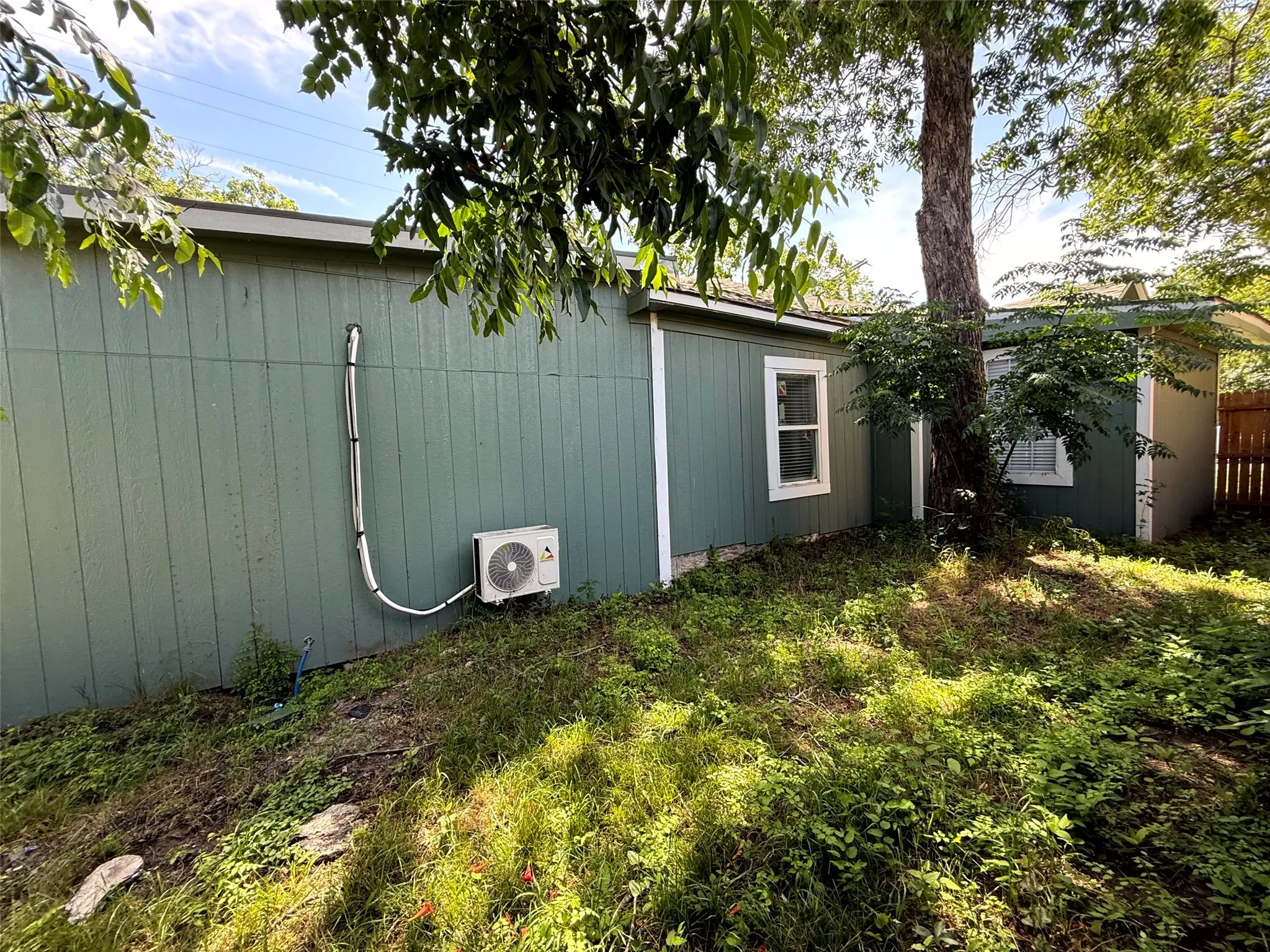 Single Family Residence For Sale in Dallas County , 2502 W Lovers Lane, Dallas, Texas 75235, 4 Bedroom, 2 Bathroom, Garage spaces, 1,706 Sqft, built in 1923, mls#21298942, Real Estate Agent in Dallas, Homes For Sale in Dallas county, Homes For Sale in Dallas, Realtor in Dallas Texas, Real Estate Brokerage Independent Realty Texas, Luminita Cordes Realtor