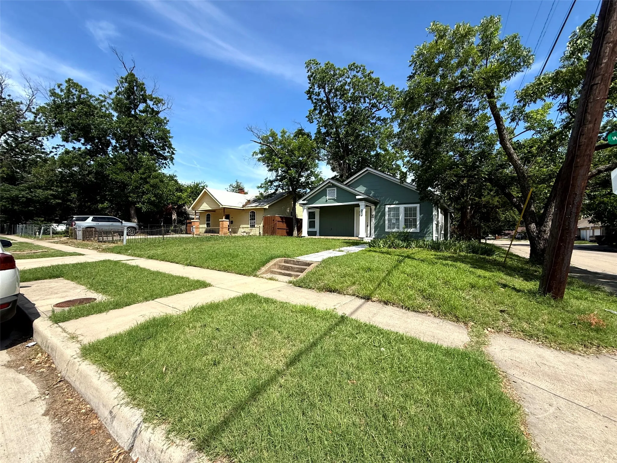 Single Family Residence For Sale in Dallas County , 2502 W Lovers Lane, Dallas, Texas 75235, 4 Bedroom, 2 Bathroom, Garage spaces, 1,706 Sqft, built in 1923, mls#21298942, Real Estate Agent in Dallas, Homes For Sale in Dallas county, Homes For Sale in Dallas, Realtor in Dallas Texas, Real Estate Brokerage Independent Realty Texas, Luminita Cordes Realtor