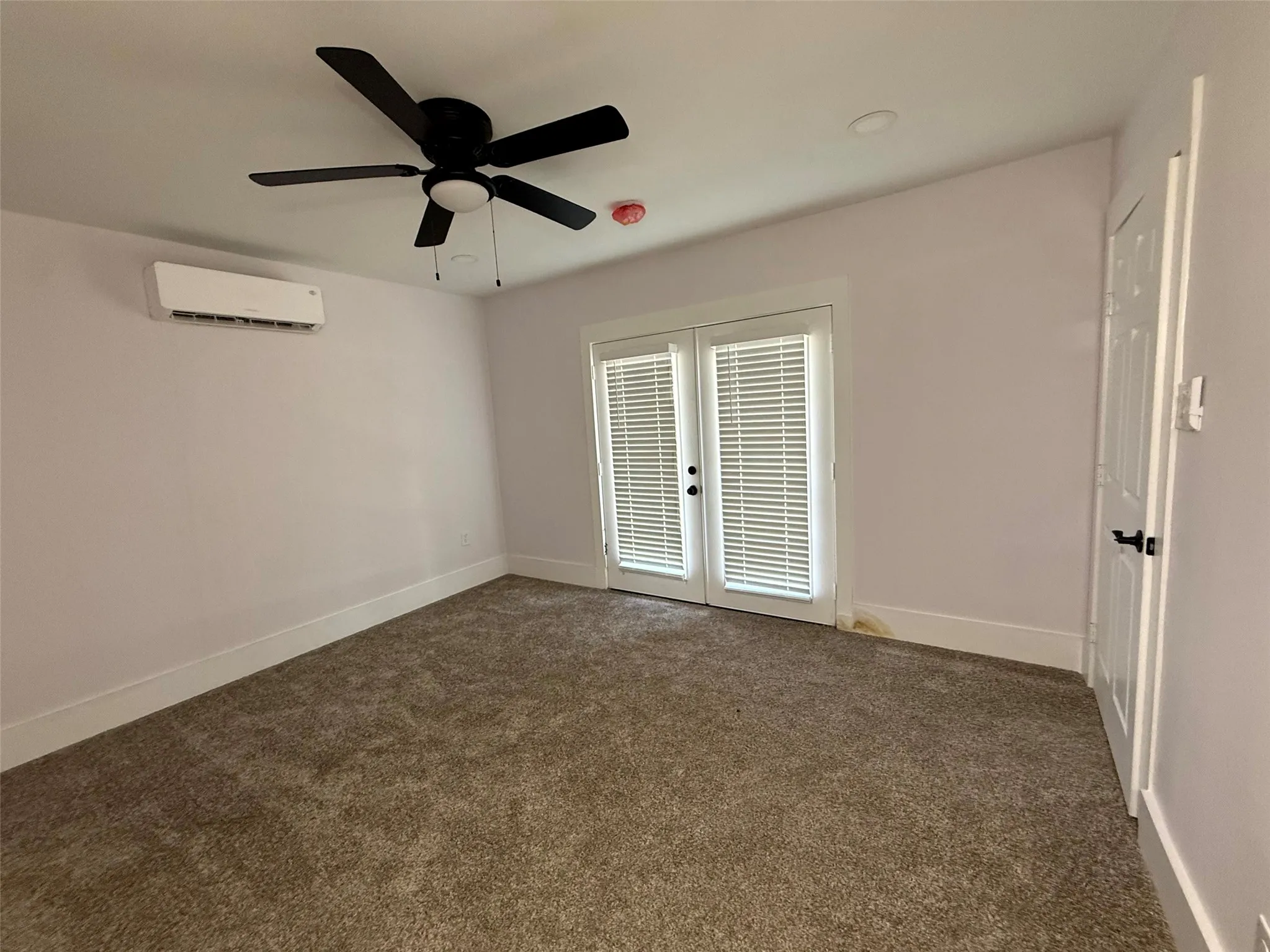 Single Family Residence For Sale in Dallas County , 2502 W Lovers Lane, Dallas, Texas 75235, 4 Bedroom, 2 Bathroom, Garage spaces, 1,706 Sqft, built in 1923, mls#21298942, Real Estate Agent in Dallas, Homes For Sale in Dallas county, Homes For Sale in Dallas, Realtor in Dallas Texas, Real Estate Brokerage Independent Realty Texas, Luminita Cordes Realtor