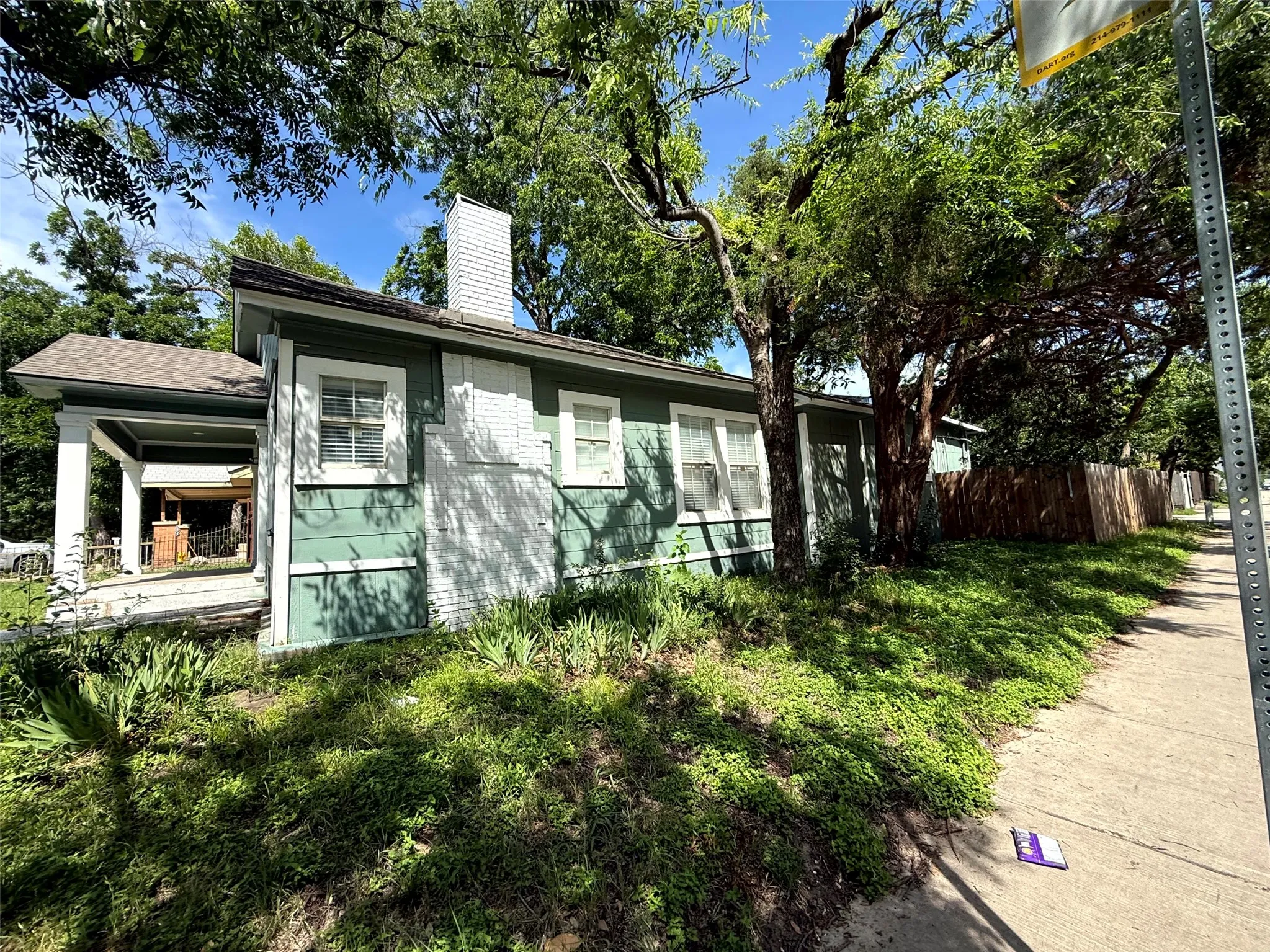 Single Family Residence For Sale in Dallas County , 2502 W Lovers Lane, Dallas, Texas 75235, 4 Bedroom, 2 Bathroom, Garage spaces, 1,706 Sqft, built in 1923, mls#21298942, Real Estate Agent in Dallas, Homes For Sale in Dallas county, Homes For Sale in Dallas, Realtor in Dallas Texas, Real Estate Brokerage Independent Realty Texas, Luminita Cordes Realtor