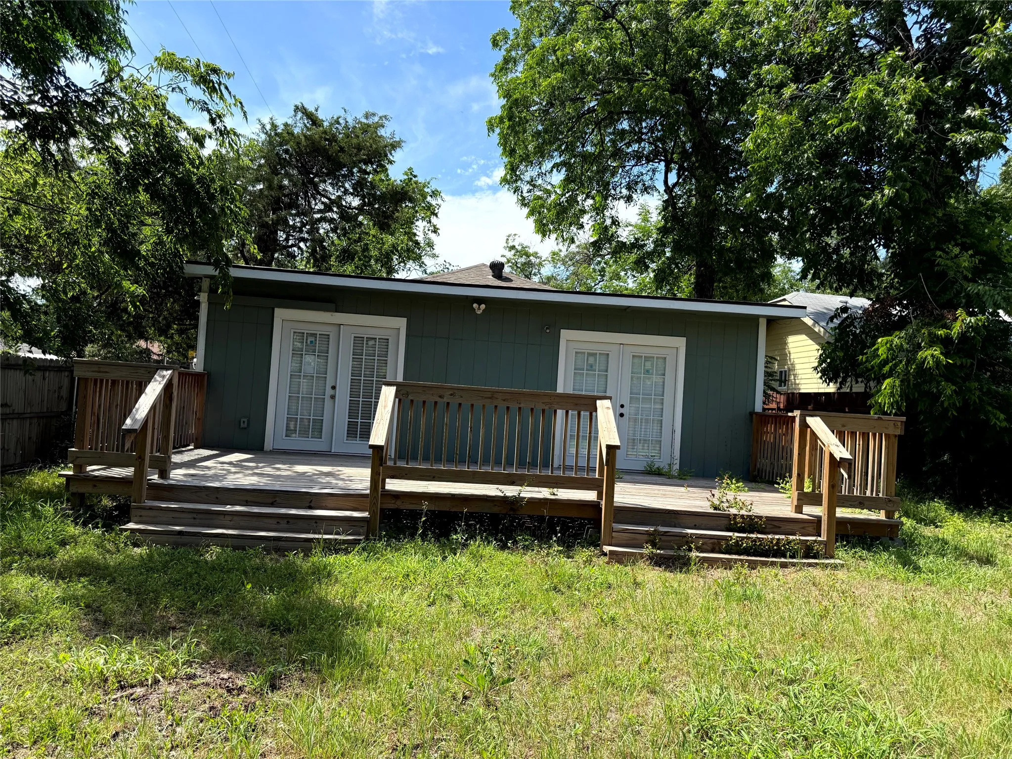 Single Family Residence For Sale in Dallas County , 2502 W Lovers Lane, Dallas, Texas 75235, 4 Bedroom, 2 Bathroom, Garage spaces, 1,706 Sqft, built in 1923, mls#21298942, Real Estate Agent in Dallas, Homes For Sale in Dallas county, Homes For Sale in Dallas, Realtor in Dallas Texas, Real Estate Brokerage Independent Realty Texas, Luminita Cordes Realtor