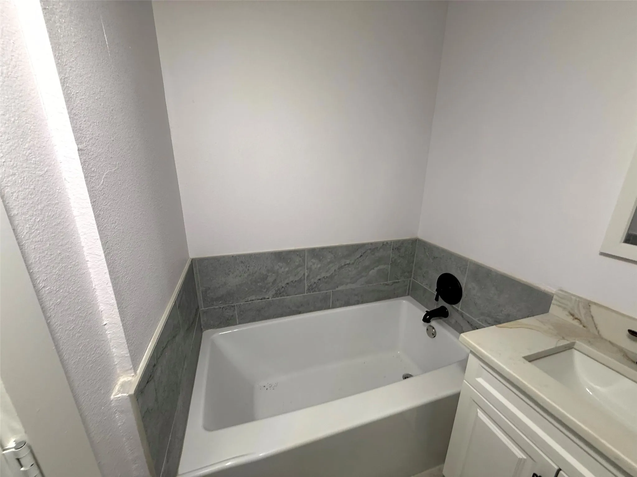 Single Family Residence For Sale in Dallas County , 2502 W Lovers Lane, Dallas, Texas 75235, 4 Bedroom, 2 Bathroom, Garage spaces, 1,706 Sqft, built in 1923, mls#21298942, Real Estate Agent in Dallas, Homes For Sale in Dallas county, Homes For Sale in Dallas, Realtor in Dallas Texas, Real Estate Brokerage Independent Realty Texas, Luminita Cordes Realtor