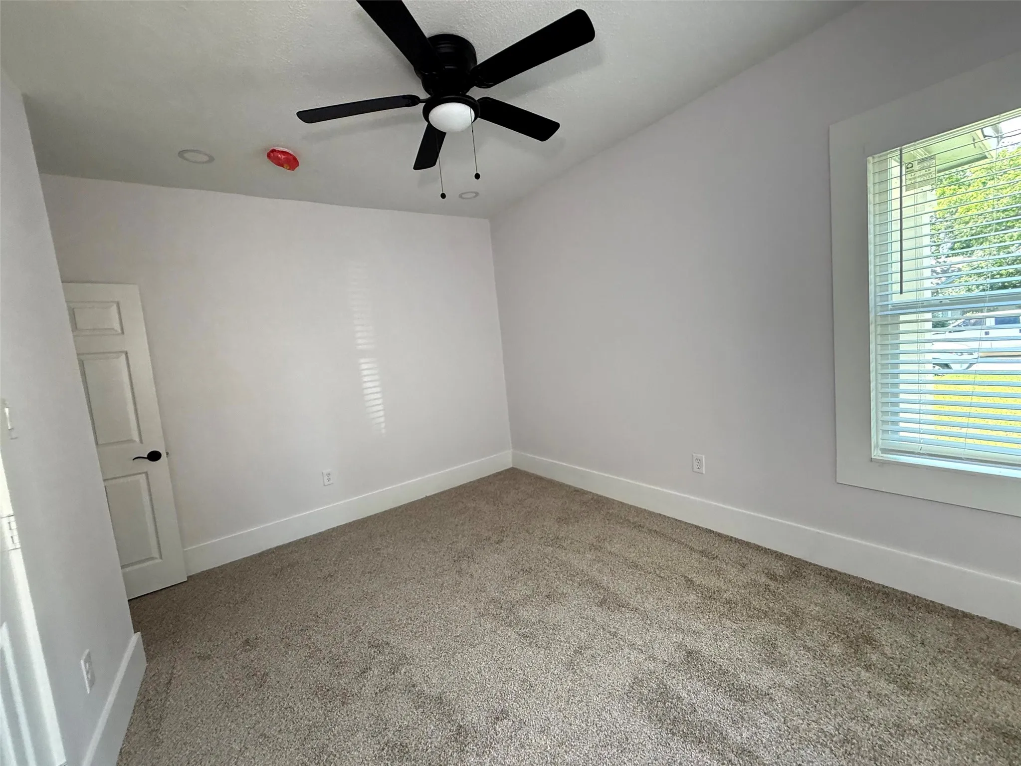 Single Family Residence For Sale in Dallas County , 2502 W Lovers Lane, Dallas, Texas 75235, 4 Bedroom, 2 Bathroom, Garage spaces, 1,706 Sqft, built in 1923, mls#21298942, Real Estate Agent in Dallas, Homes For Sale in Dallas county, Homes For Sale in Dallas, Realtor in Dallas Texas, Real Estate Brokerage Independent Realty Texas, Luminita Cordes Realtor