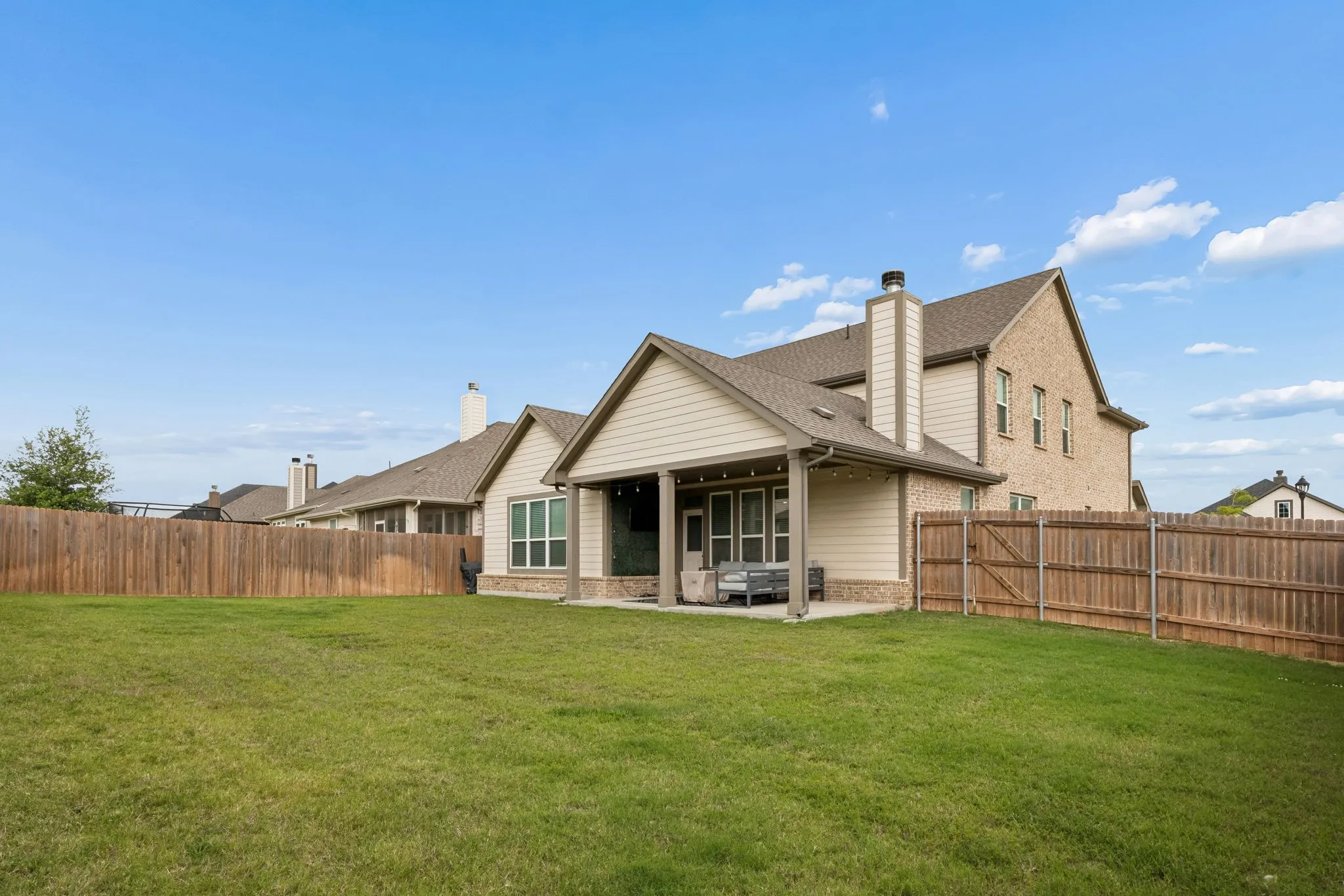 Single Family Residence For Sale in Tarrant County , 2001 Gill Star Drive, Haslet, Texas 76052, 4 Bedroom, 4 Bathroom, 2 Garage spaces, 2,799 Sqft, built in 2021, mls#21299172, Real Estate Agent in Haslet, Homes For Sale in Tarrant county, Homes For Sale in Haslet, Realtor in Haslet Texas, Real Estate Brokerage Independent Realty Texas, Luminita Cordes Realtor