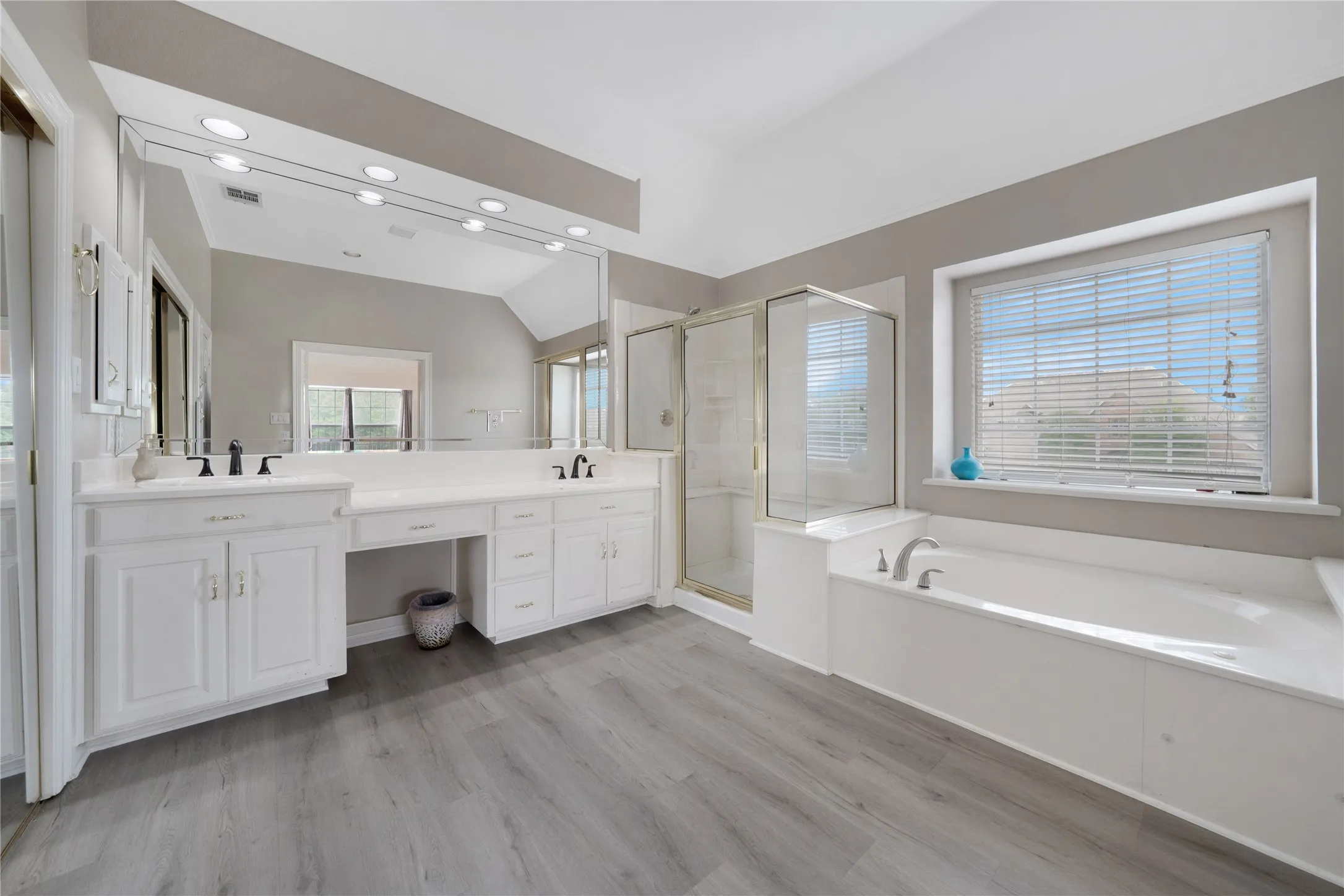 Single Family Residence For Sale in Dallas County , 1300 Coral Drive, Coppell, Texas 75019, 4 Bedroom, 3 Bathroom, 2 Garage spaces, 2,914 Sqft, built in 1996, mls#21295476, Real Estate Agent in Coppell, Homes For Sale in Dallas county, Homes For Sale in Coppell, Realtor in Coppell Texas, Real Estate Brokerage Independent Realty Texas, Luminita Cordes Realtor