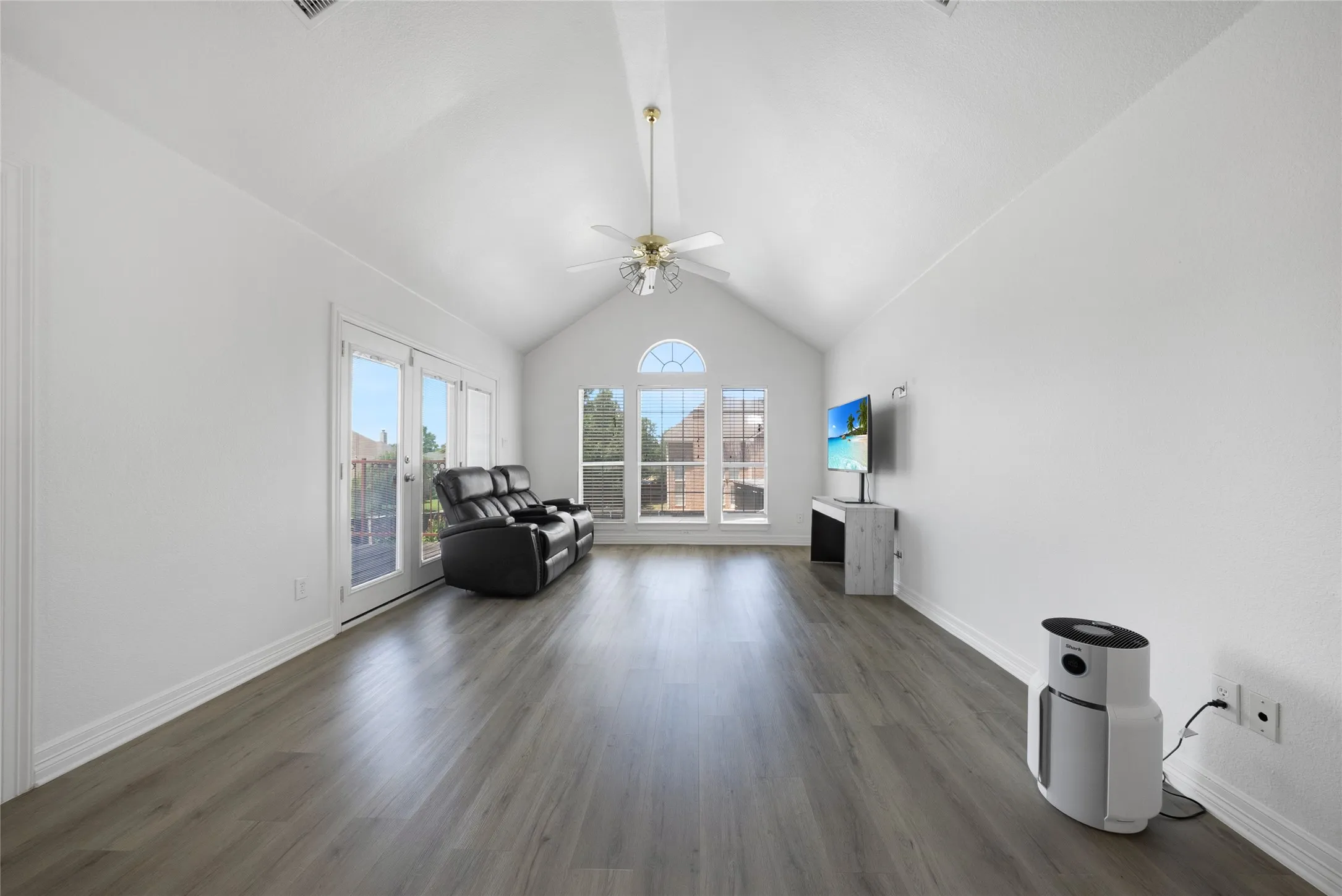 Single Family Residence For Sale in Dallas County , 1300 Coral Drive, Coppell, Texas 75019, 4 Bedroom, 3 Bathroom, 2 Garage spaces, 2,914 Sqft, built in 1996, mls#21295476, Real Estate Agent in Coppell, Homes For Sale in Dallas county, Homes For Sale in Coppell, Realtor in Coppell Texas, Real Estate Brokerage Independent Realty Texas, Luminita Cordes Realtor