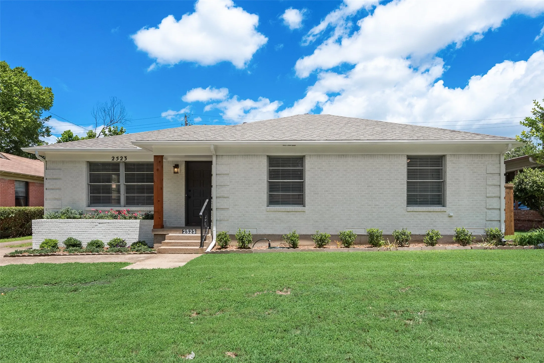Single Family Residence For Sale in Dallas County , 2523 San Medina Avenue, Dallas, Texas 75228, 3 Bedroom, 2 Bathroom, 2 Garage spaces, 1,266 Sqft, built in 1955, mls#21298671, Real Estate Agent in Dallas, Homes For Sale in Dallas county, Homes For Sale in Dallas, Realtor in Dallas Texas, Real Estate Brokerage Independent Realty Texas, Luminita Cordes Realtor